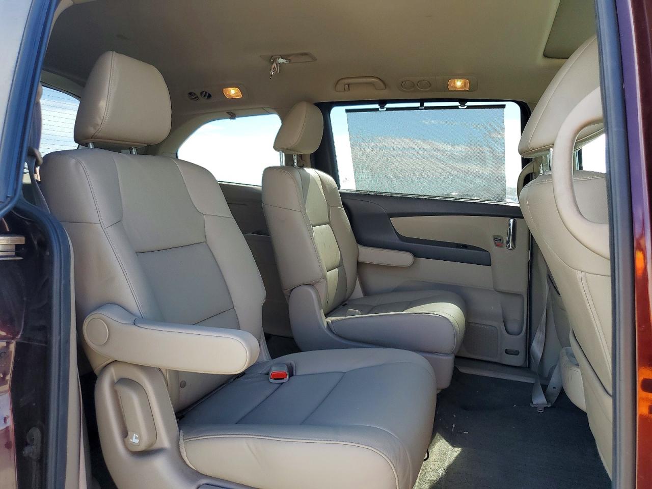 2015 Honda Odyssey Burgundy vin: 5FNRL5H67FB005761
