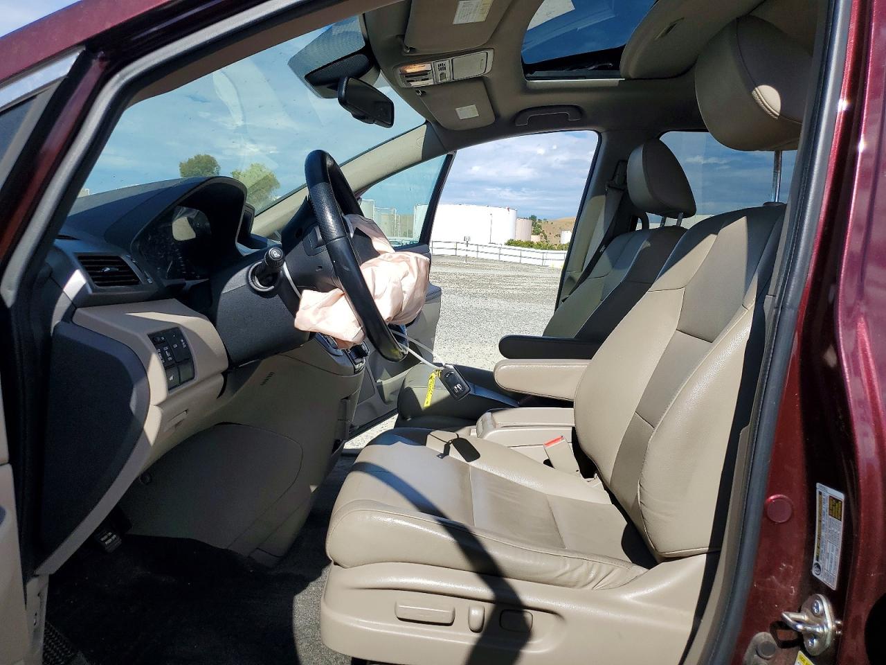 2015 Honda Odyssey Burgundy vin: 5FNRL5H67FB005761