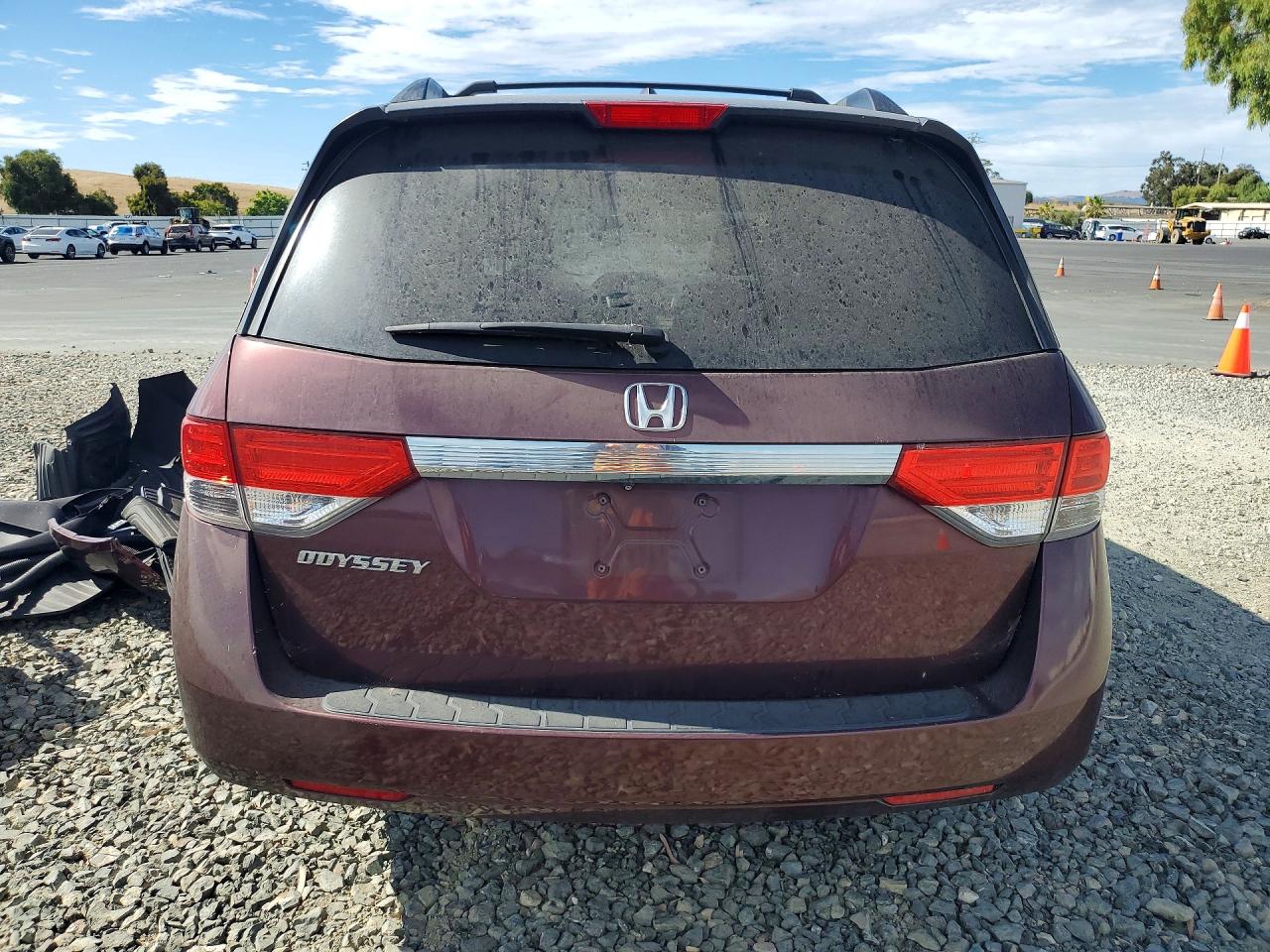 2015 Honda Odyssey Burgundy vin: 5FNRL5H67FB005761