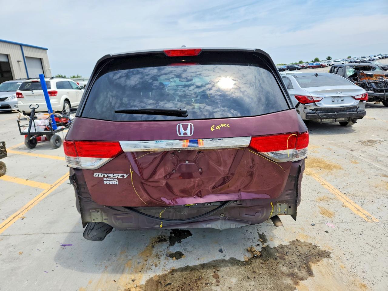 2015 Honda Odyssey Maroon vin: 5FNRL5H67FB085577
