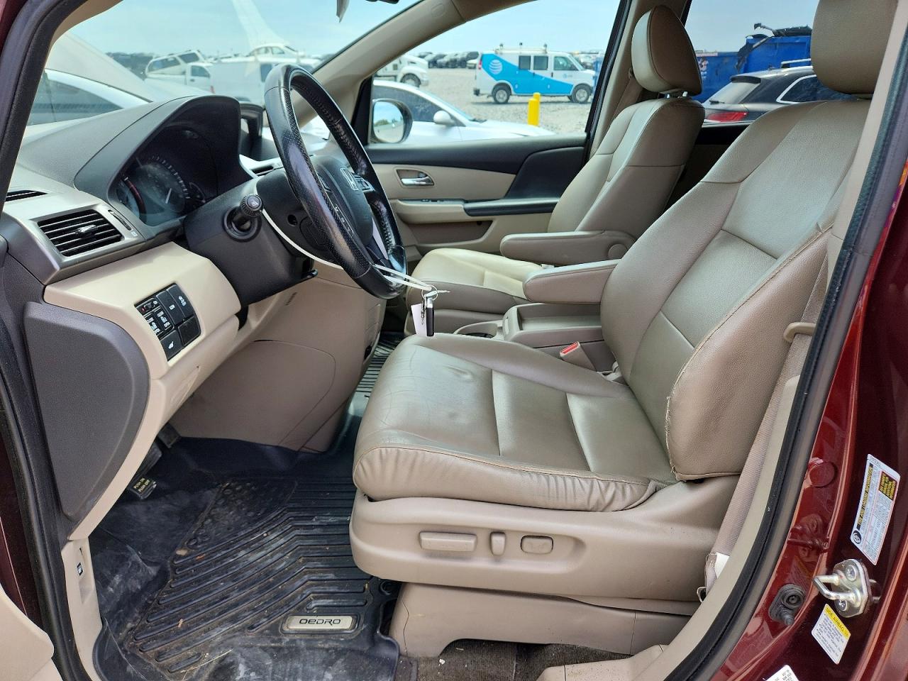 2015 Honda Odyssey Maroon vin: 5FNRL5H67FB085577