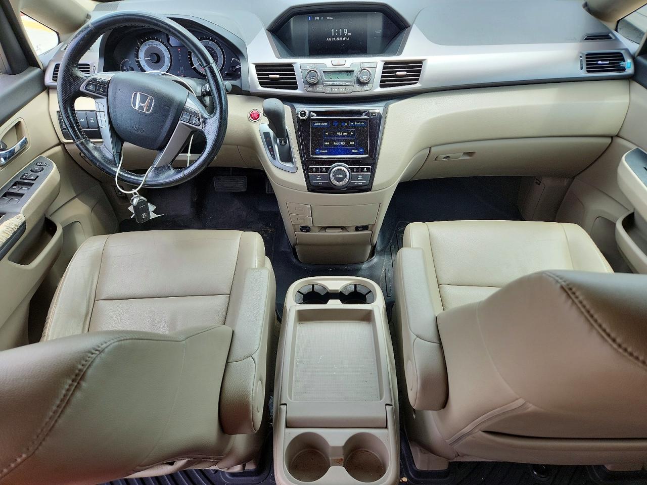 2015 Honda Odyssey Maroon vin: 5FNRL5H67FB085577