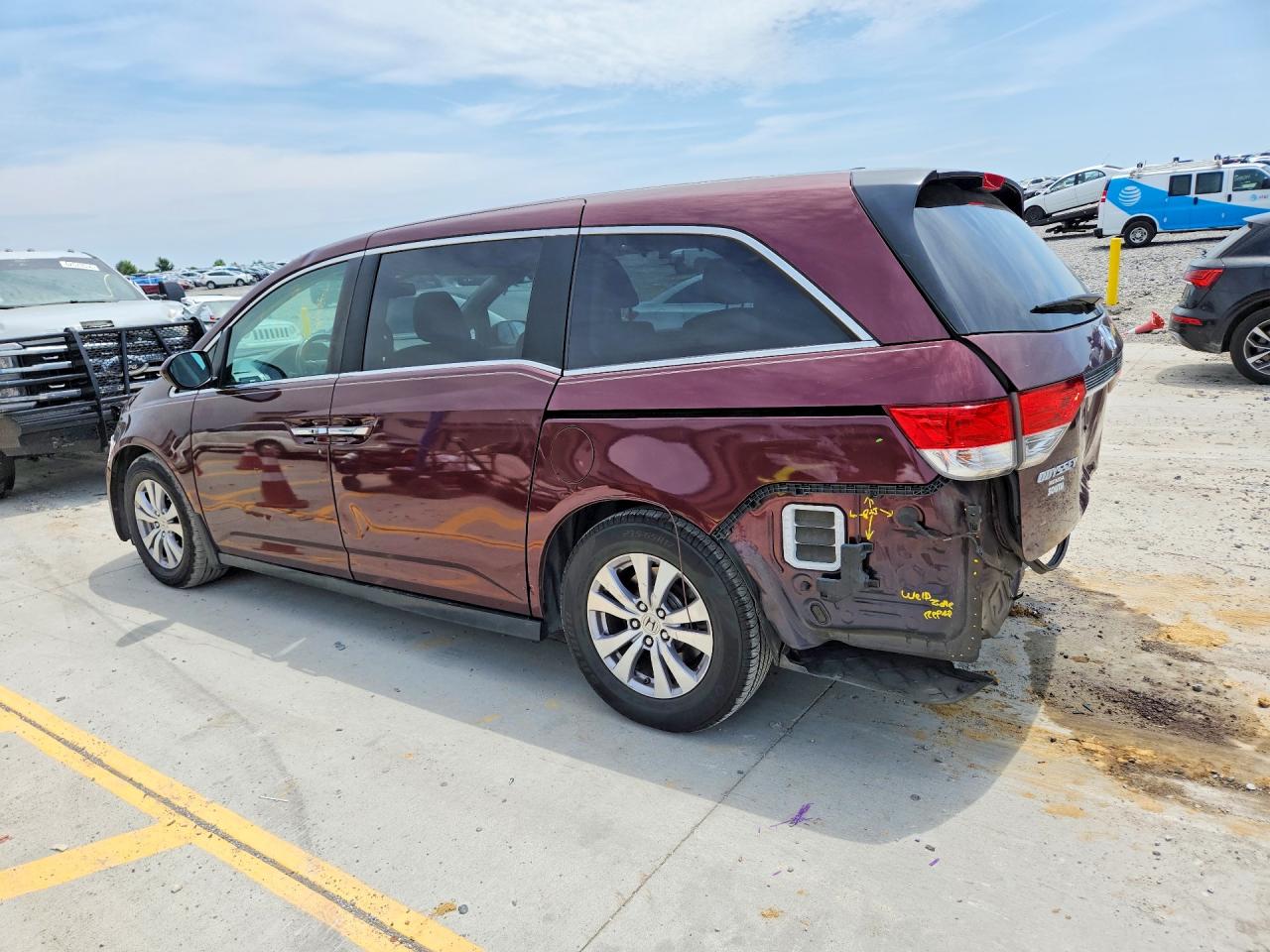 2015 Honda Odyssey Maroon vin: 5FNRL5H67FB085577