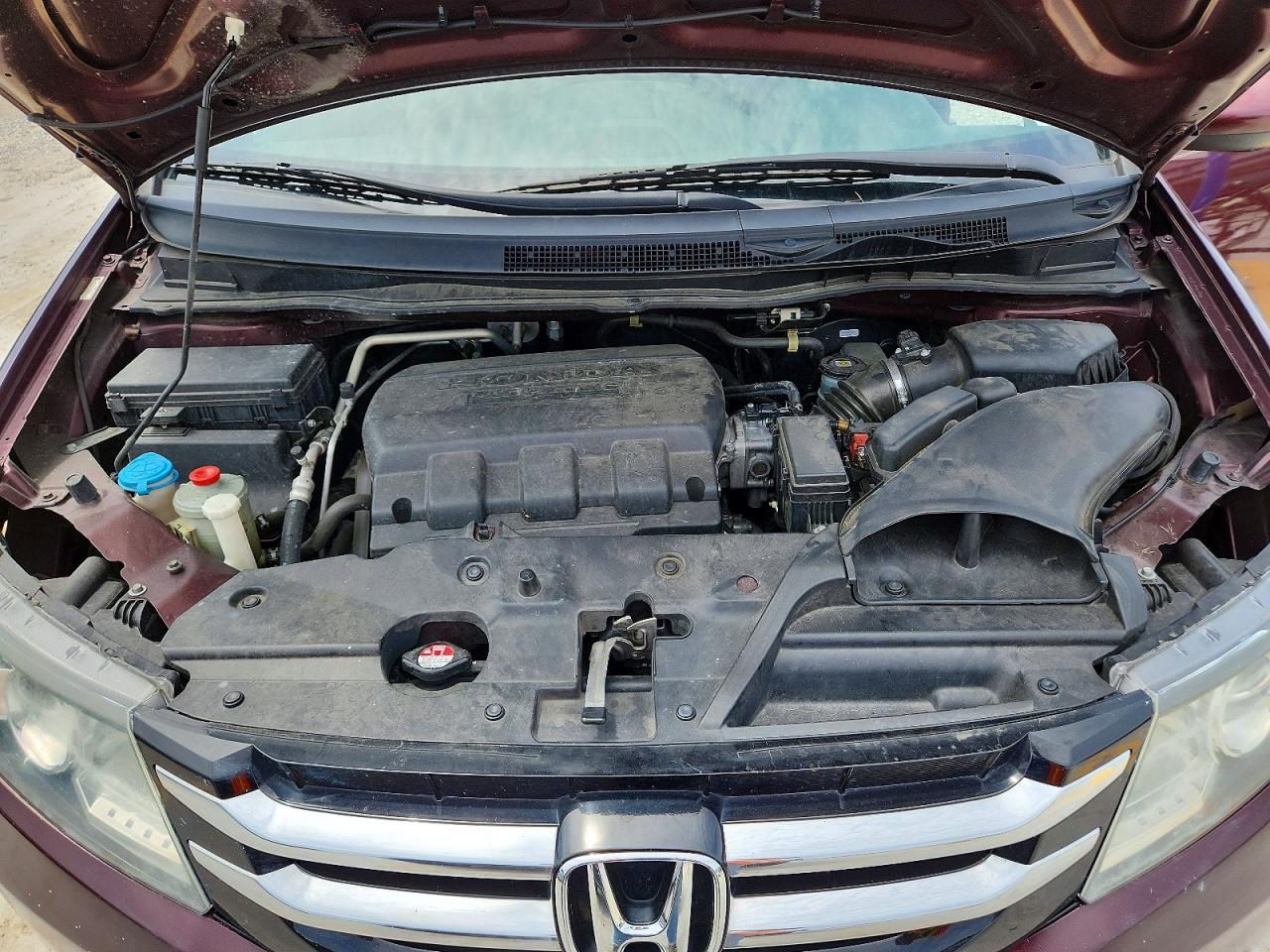2015 Honda Odyssey Maroon vin: 5FNRL5H67FB085577