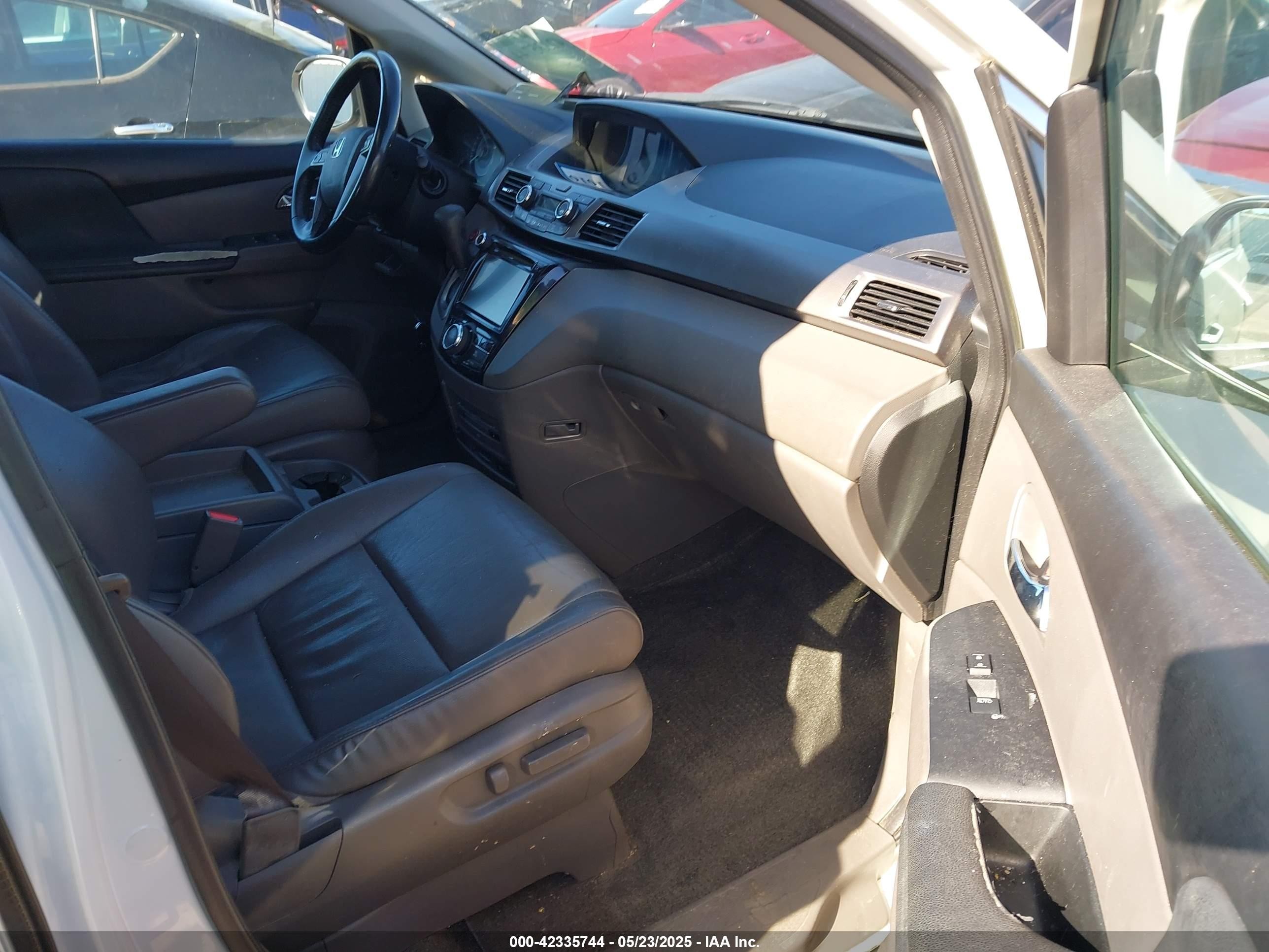 2015 Honda Odyssey Ex-l White vin: 5FNRL5H67FB118657