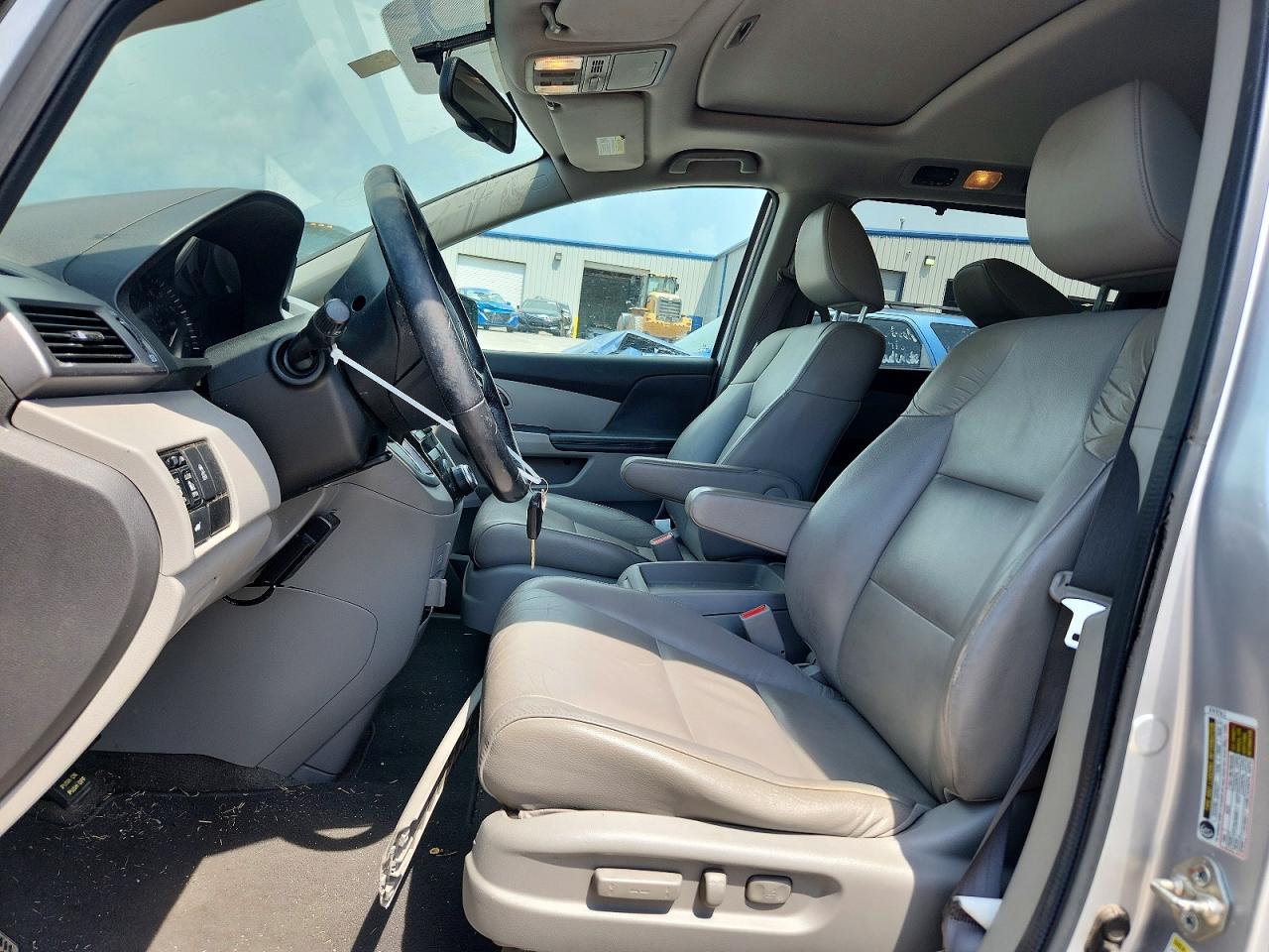 2013 Honda Odyssey Silver vin: 5FNRL5H68DB023957