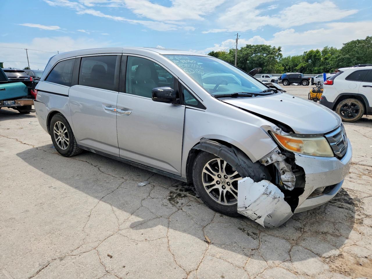 2013 Honda Odyssey Silver vin: 5FNRL5H68DB023957