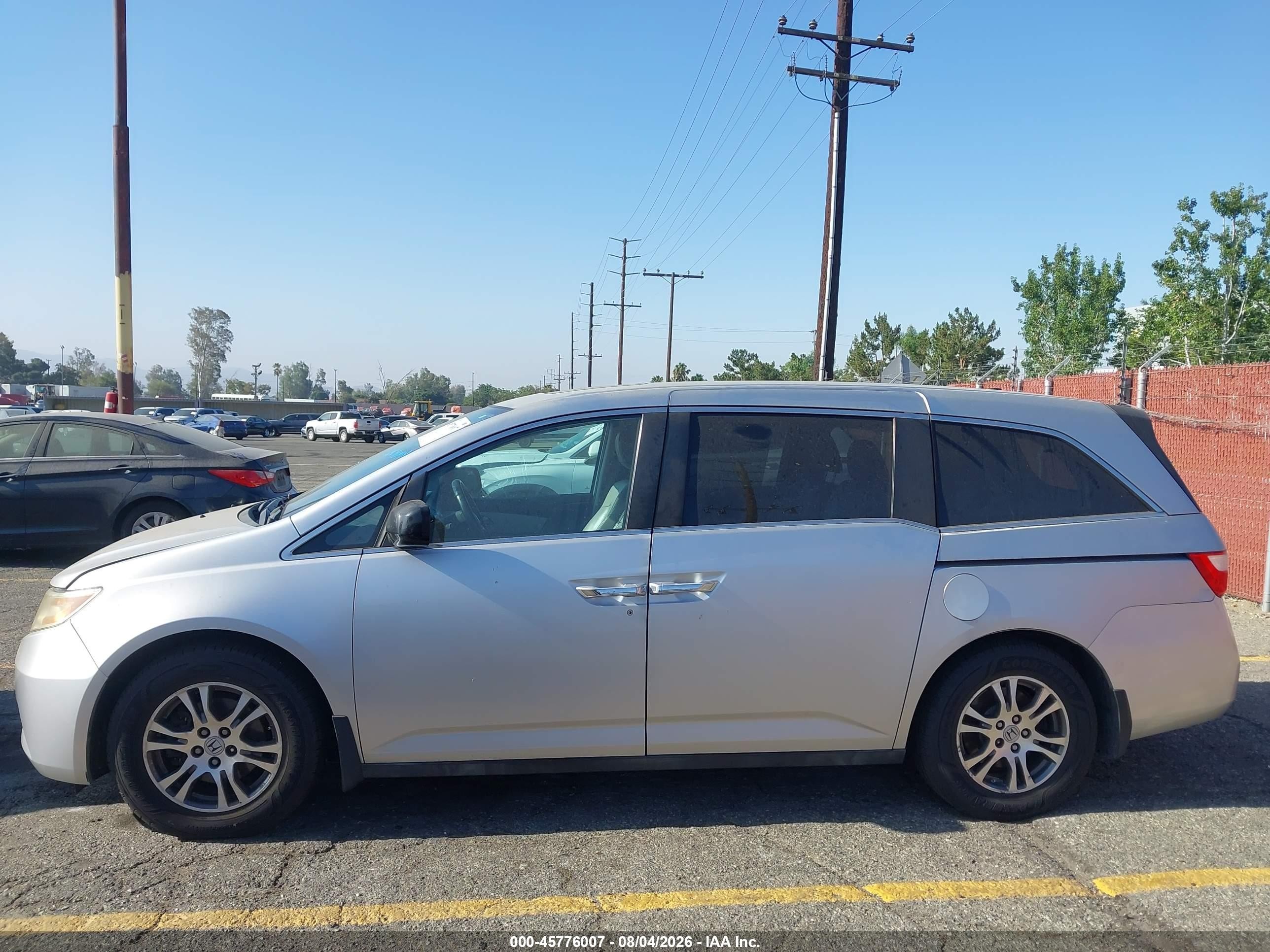 2013 Honda Odyssey Ex-l Серебряный vin: 5FNRL5H68DB060510