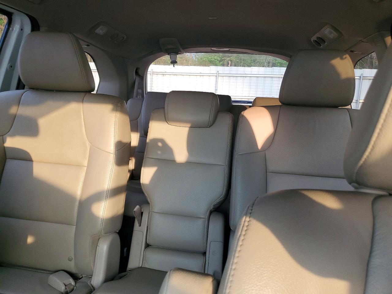 2014 Honda Odyssey Exl White vin: 5FNRL5H68EB016699