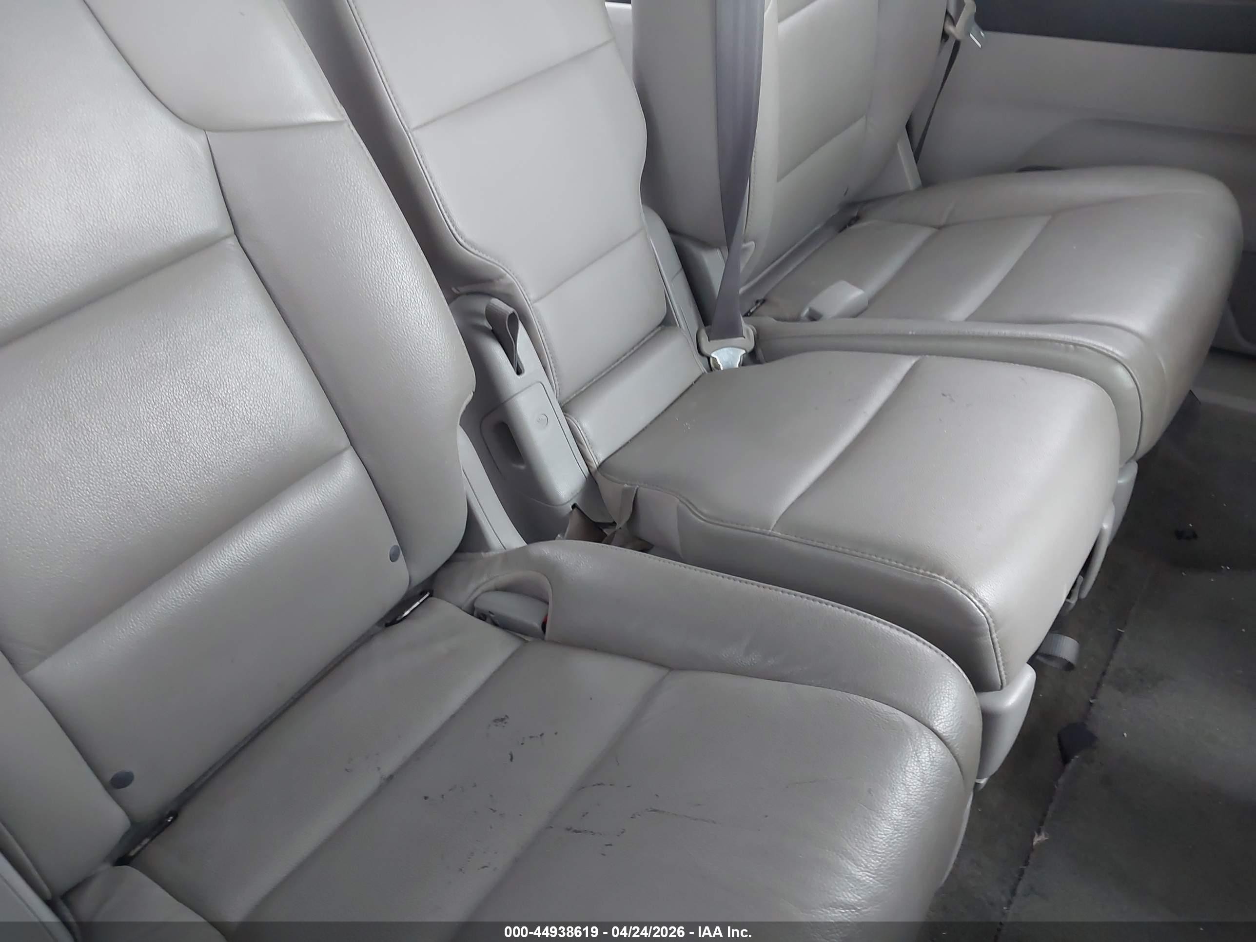 2014 Honda Odyssey Ex-l Silver vin: 5FNRL5H68EB080483