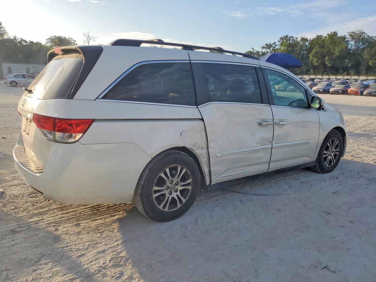 2015 Honda Odyssey Exl White vin: 5FNRL5H68FB004506