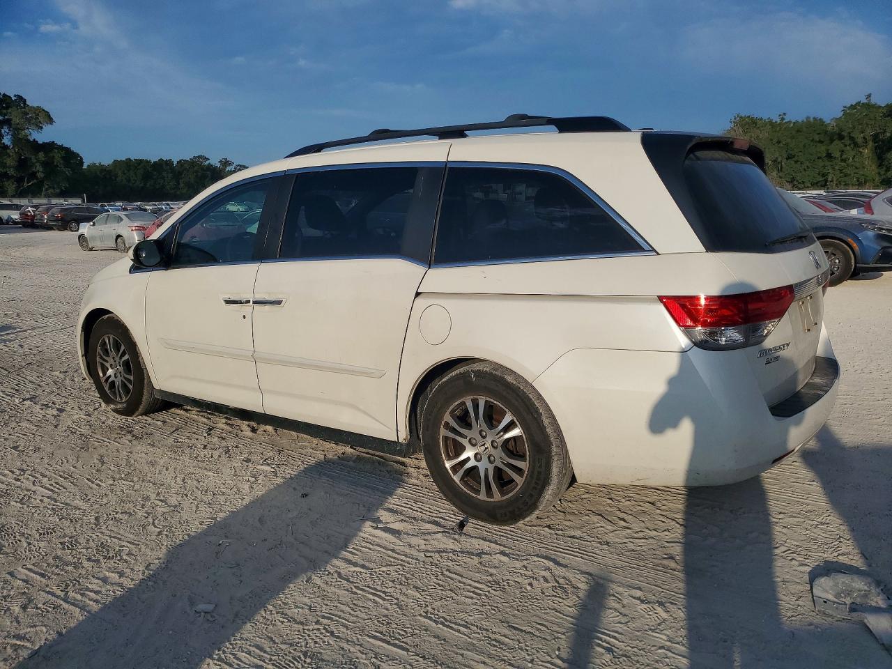 2015 Honda Odyssey Exl White vin: 5FNRL5H68FB004506