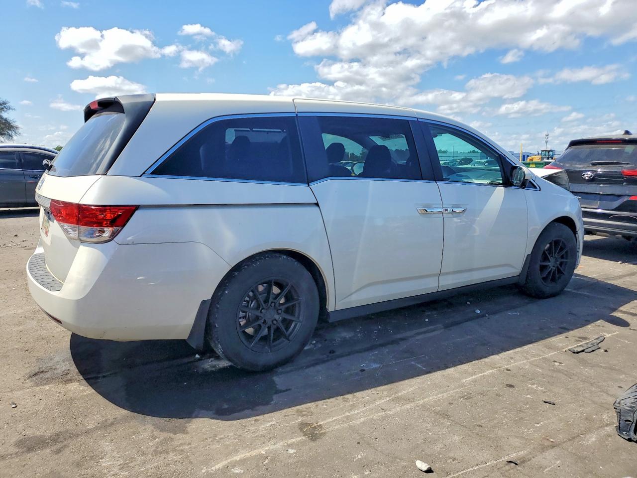 2015 Honda Odyssey Exl White vin: 5FNRL5H68FB021161