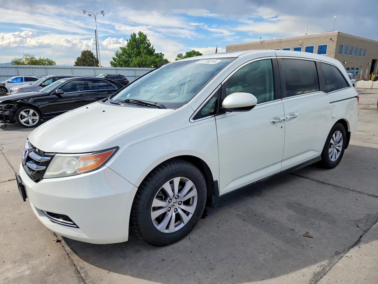 2015 Honda Odyssey Exl White vin: 5FNRL5H68FB124404