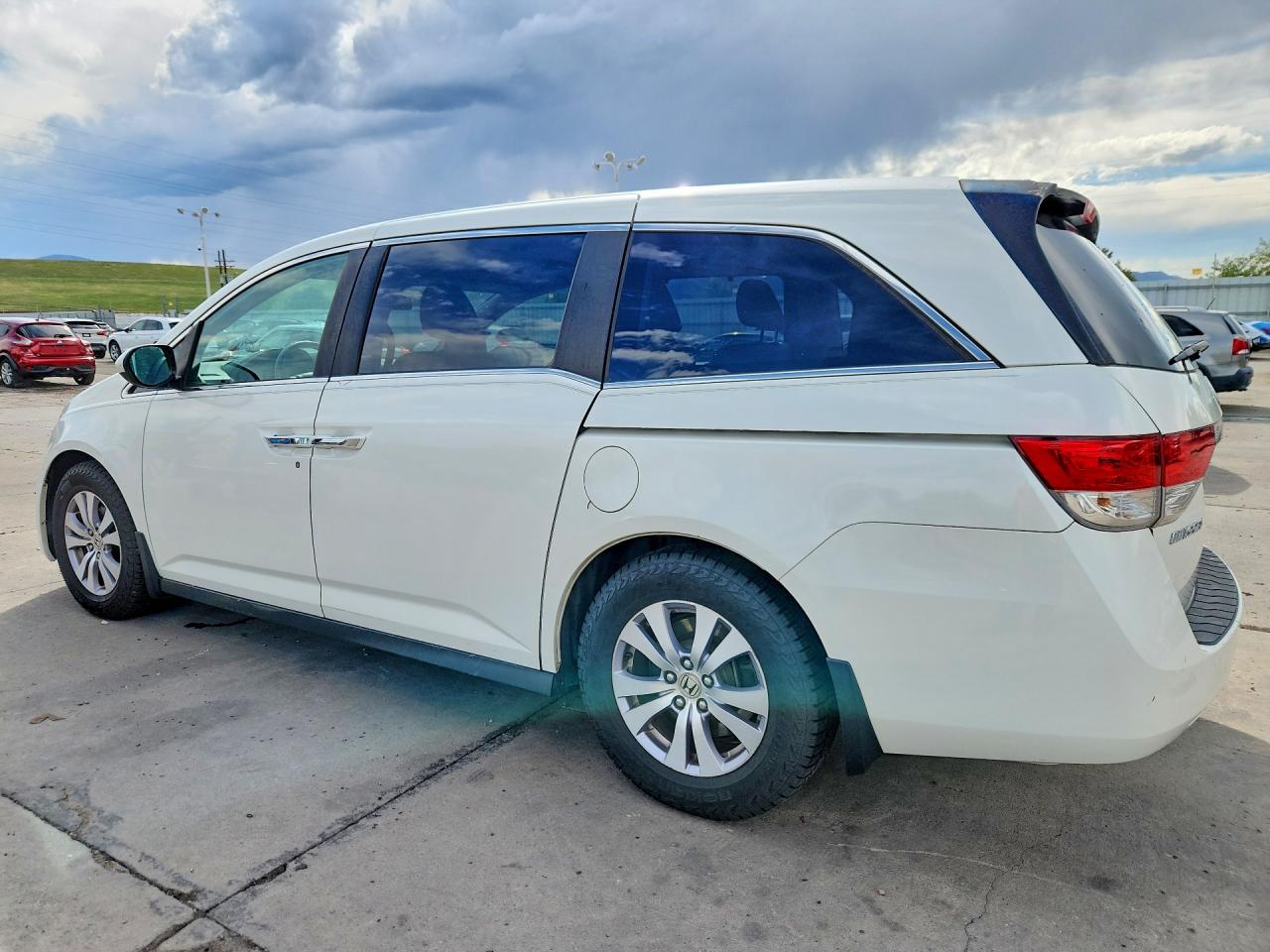 2015 Honda Odyssey Exl White vin: 5FNRL5H68FB124404