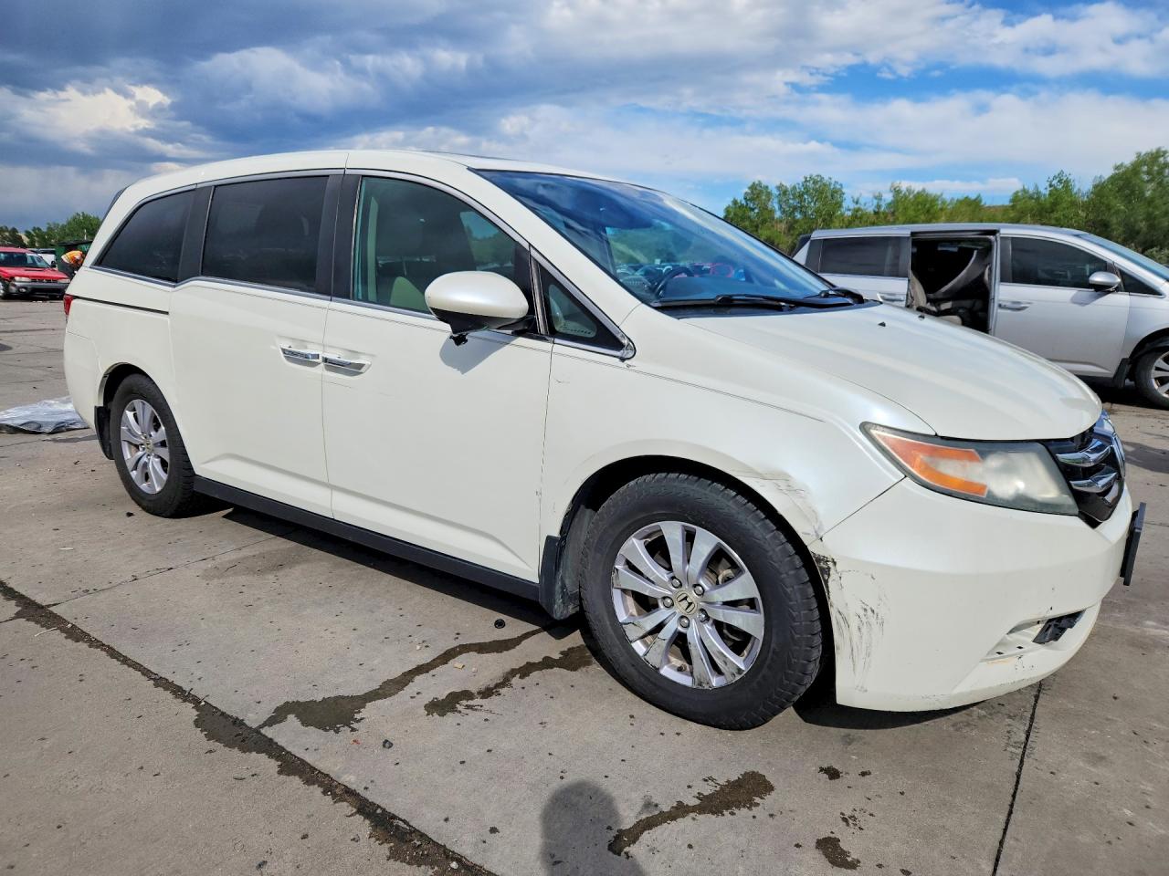 2015 Honda Odyssey Exl White vin: 5FNRL5H68FB124404