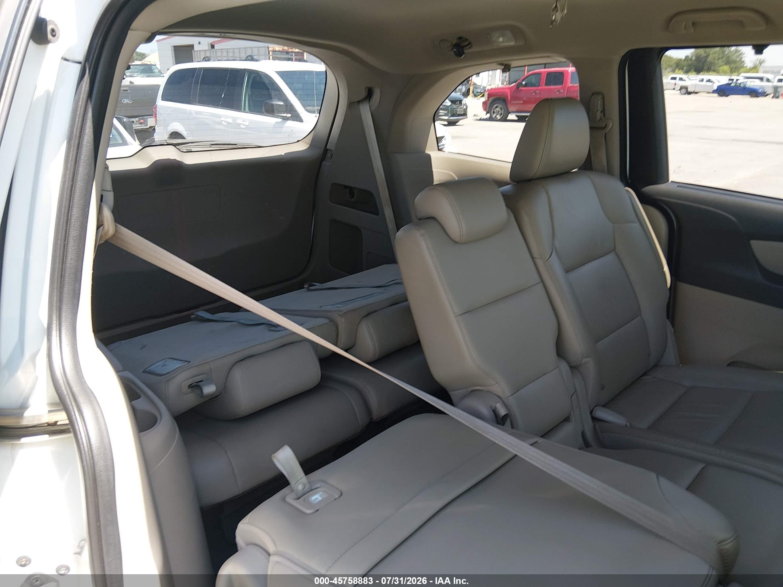 2011 Honda Odyssey Ex-l White vin: 5FNRL5H69BB102292