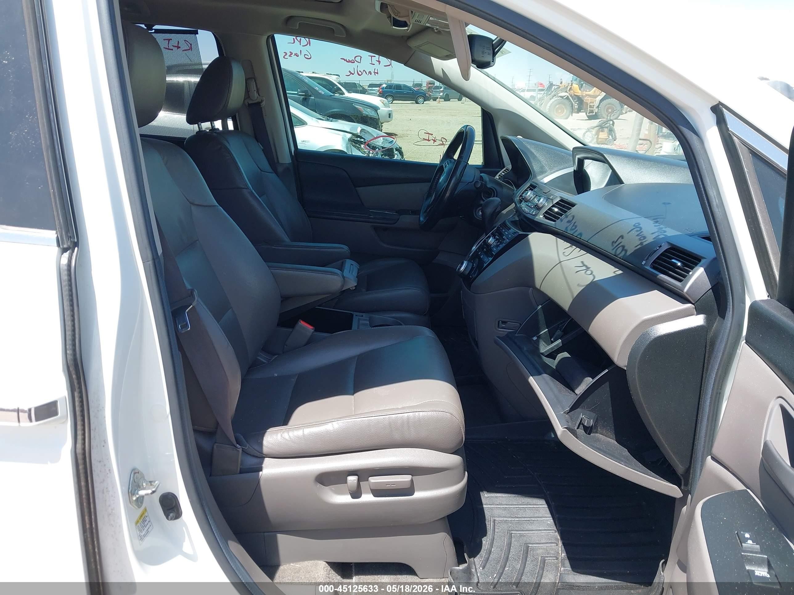 2013 Honda Odyssey Ex-l White vin: 5FNRL5H69DB072388
