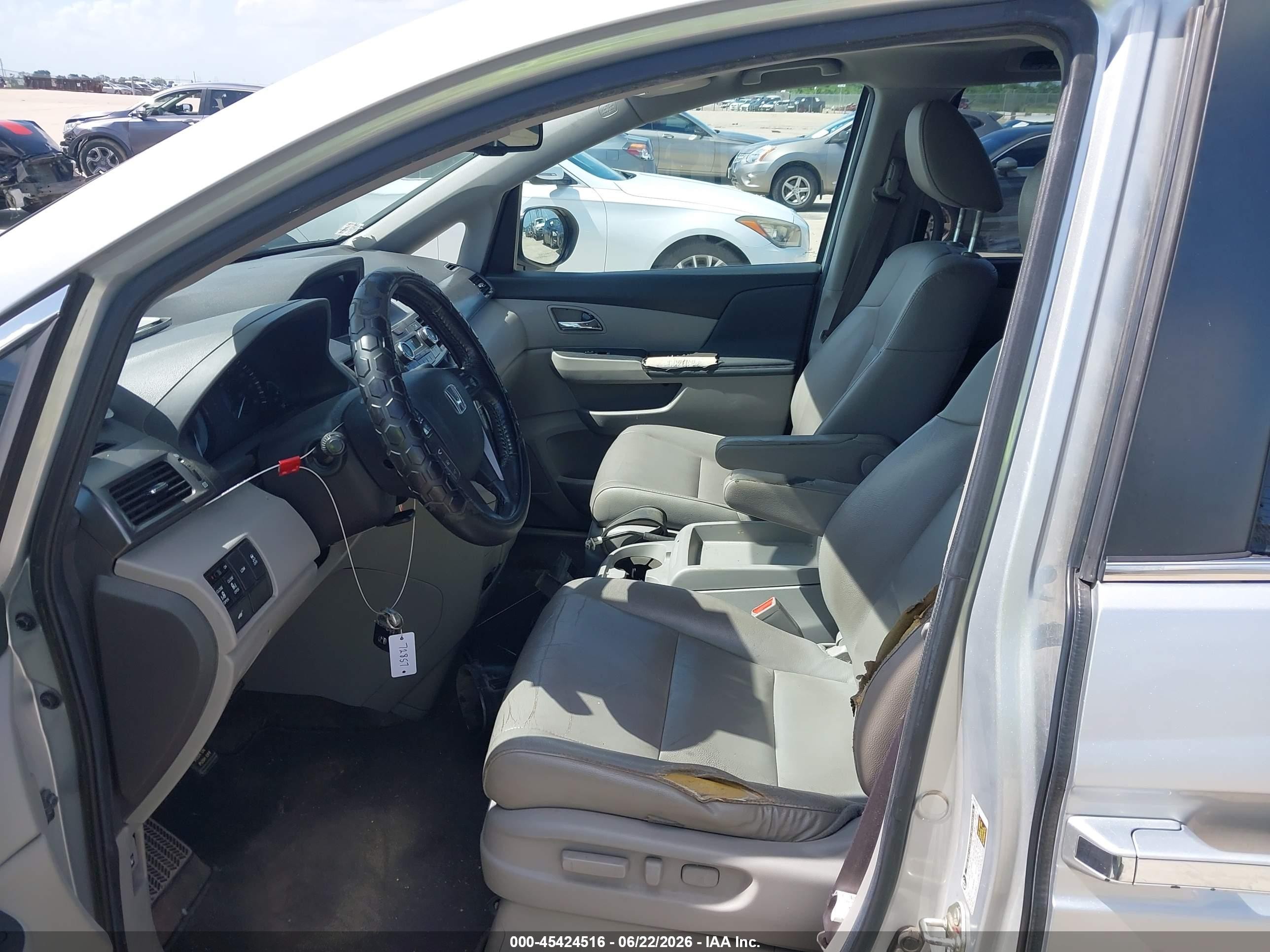 2014 Honda Odyssey Ex-l Silver vin: 5FNRL5H69EB022429