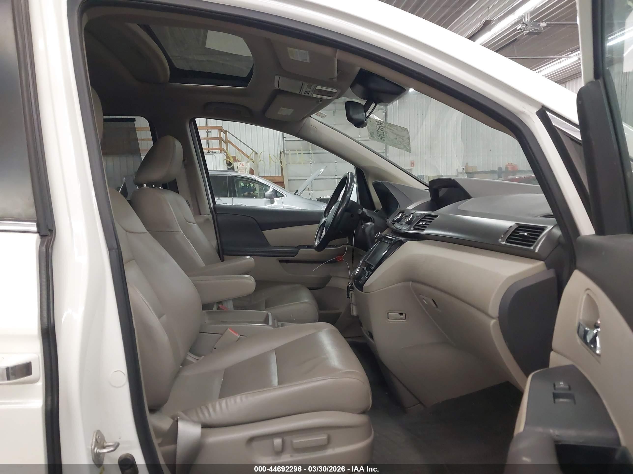 2015 Honda Odyssey Ex-l White vin: 5FNRL5H69FB046800