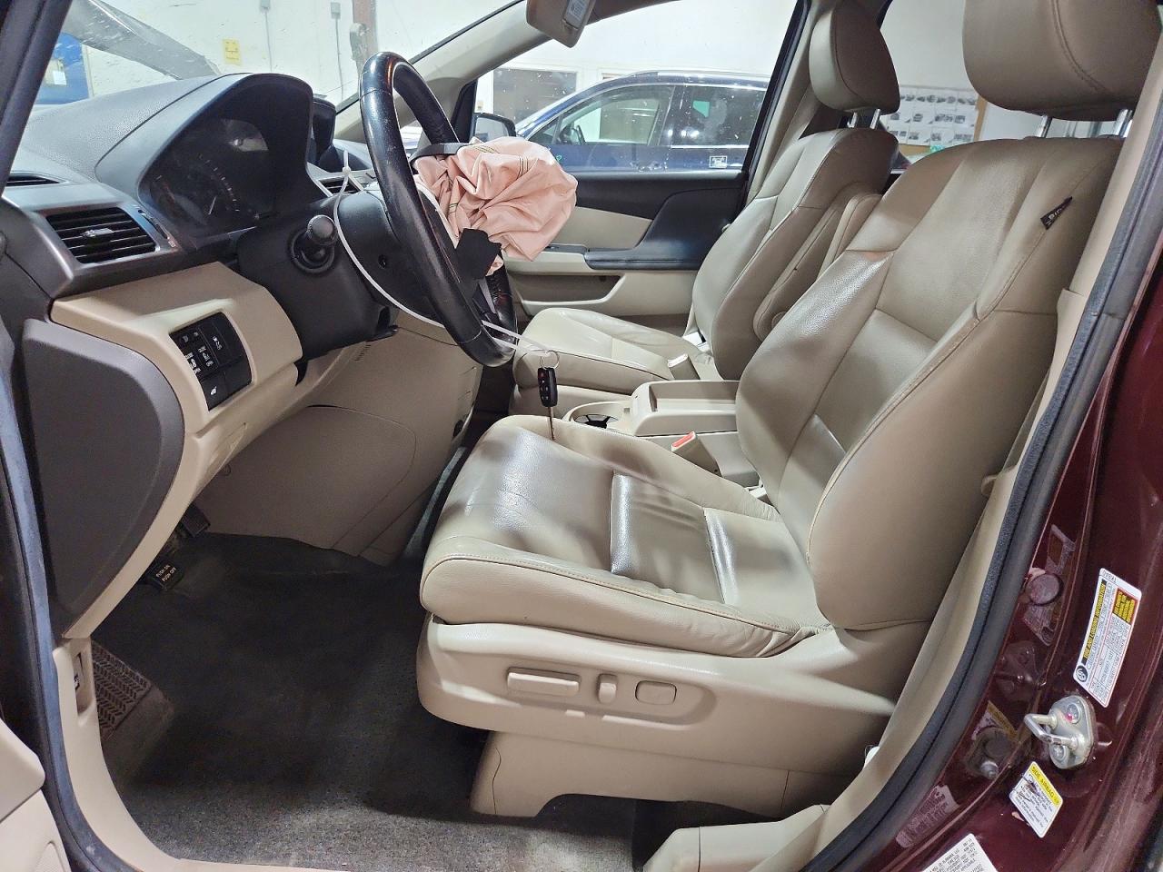 2011 Honda Odyssey Exl Burgundy vin: 5FNRL5H6XBB101152