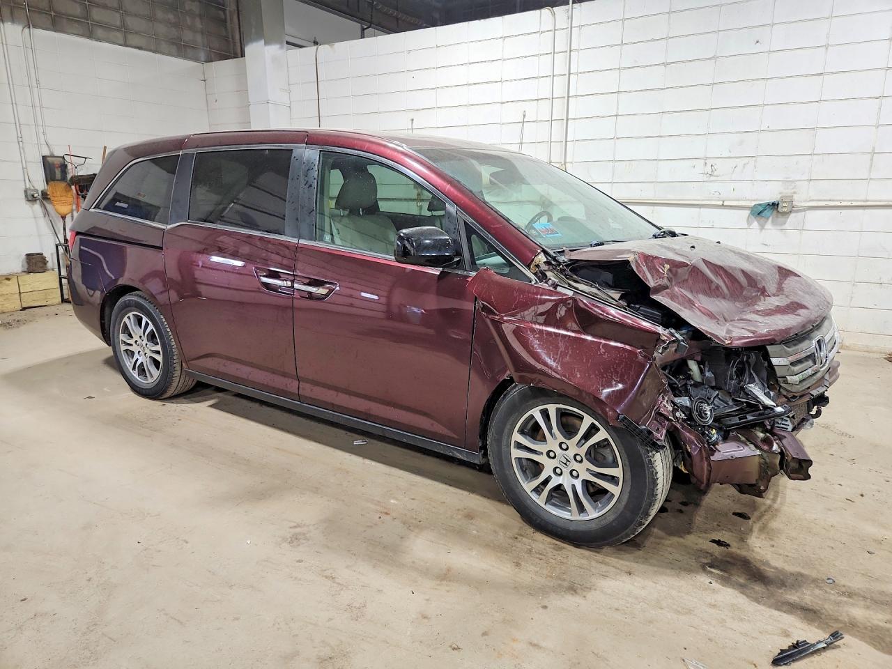 2011 Honda Odyssey Exl Burgundy vin: 5FNRL5H6XBB101152