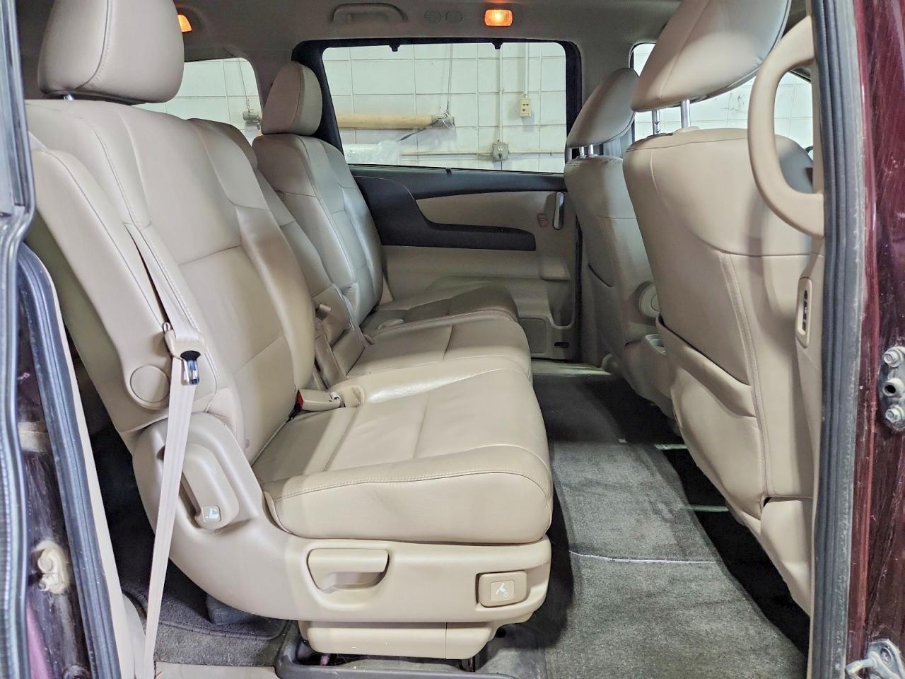2011 Honda Odyssey Exl Burgundy vin: 5FNRL5H6XBB101152