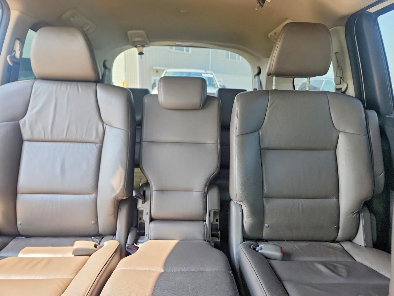 2011 Honda Odyssey Exl White vin: 5FNRL5H6XBB501065