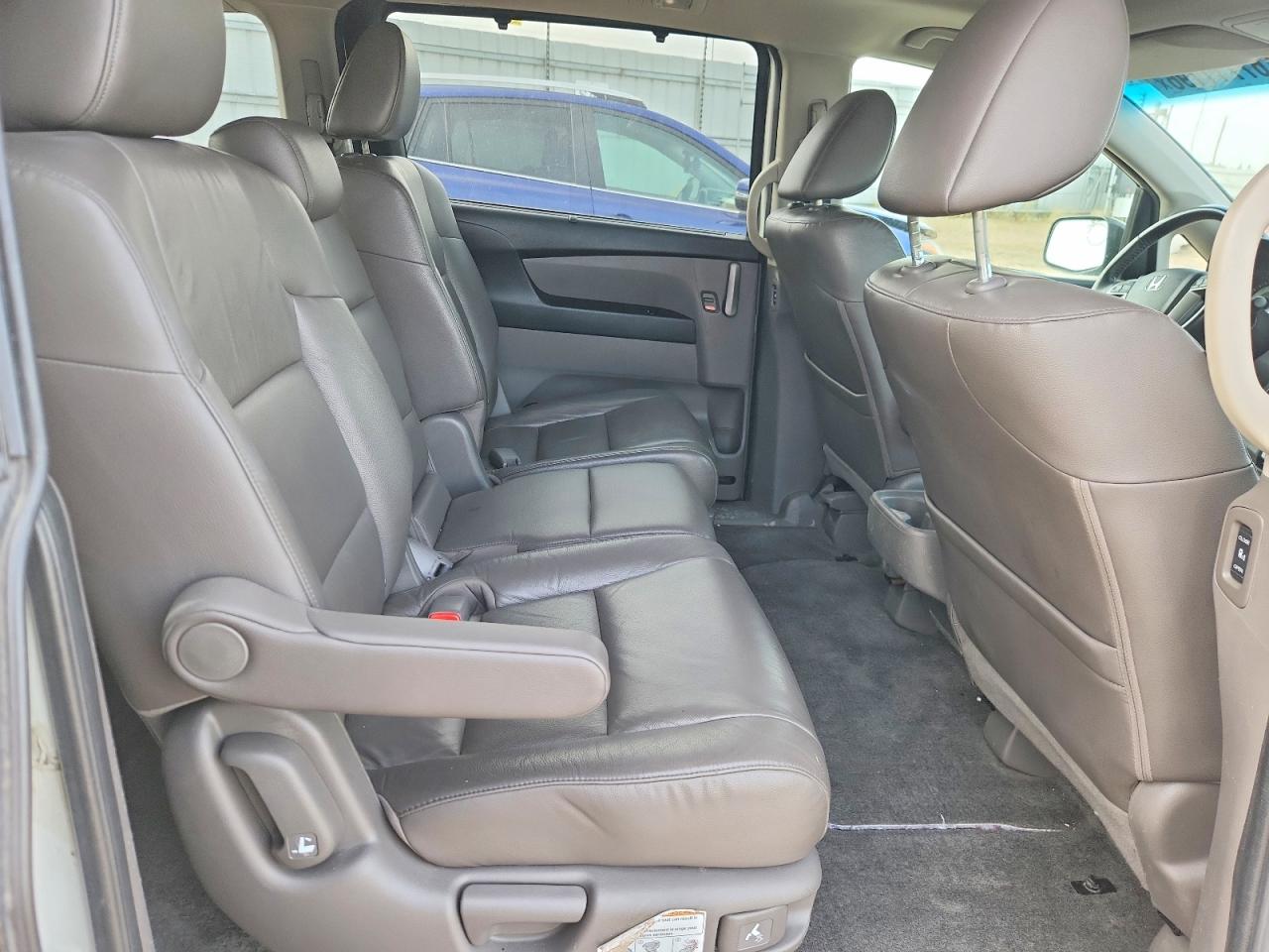 2011 Honda Odyssey Exl White vin: 5FNRL5H6XBB501065