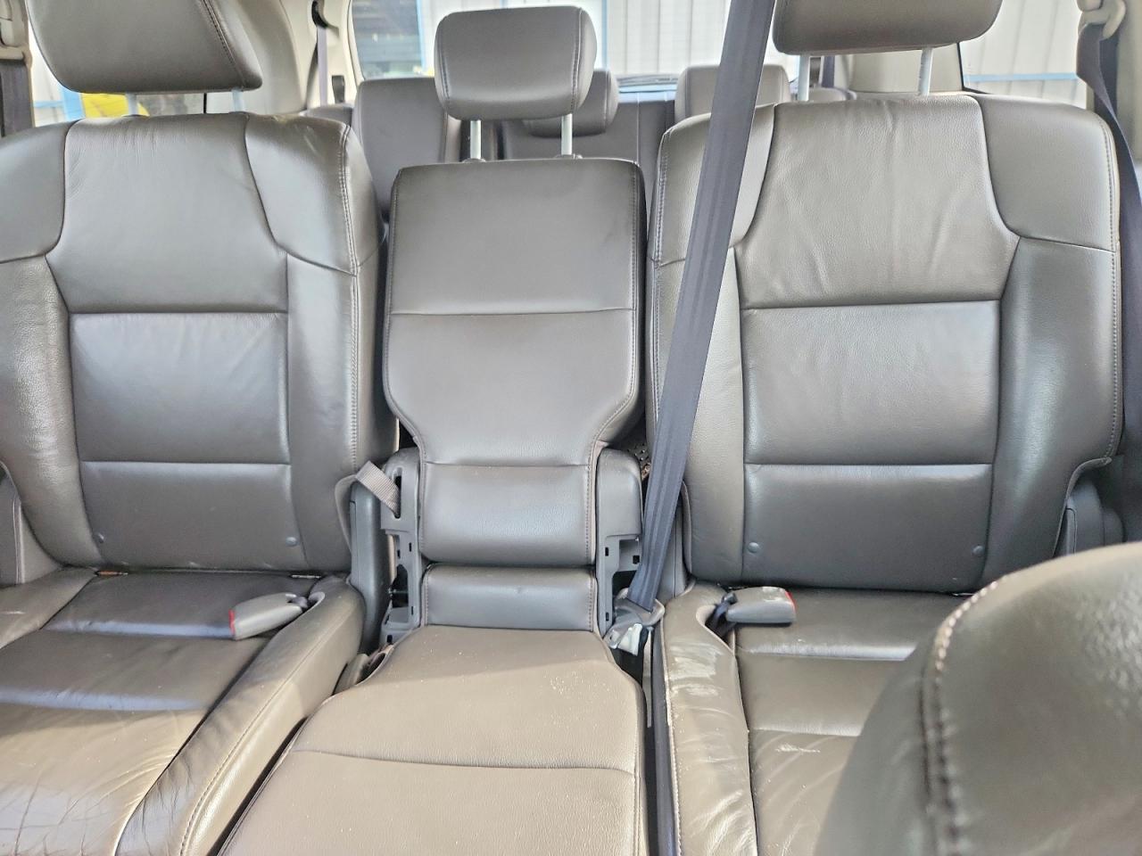 2012 Honda Odyssey Exl White vin: 5FNRL5H6XCB071846
