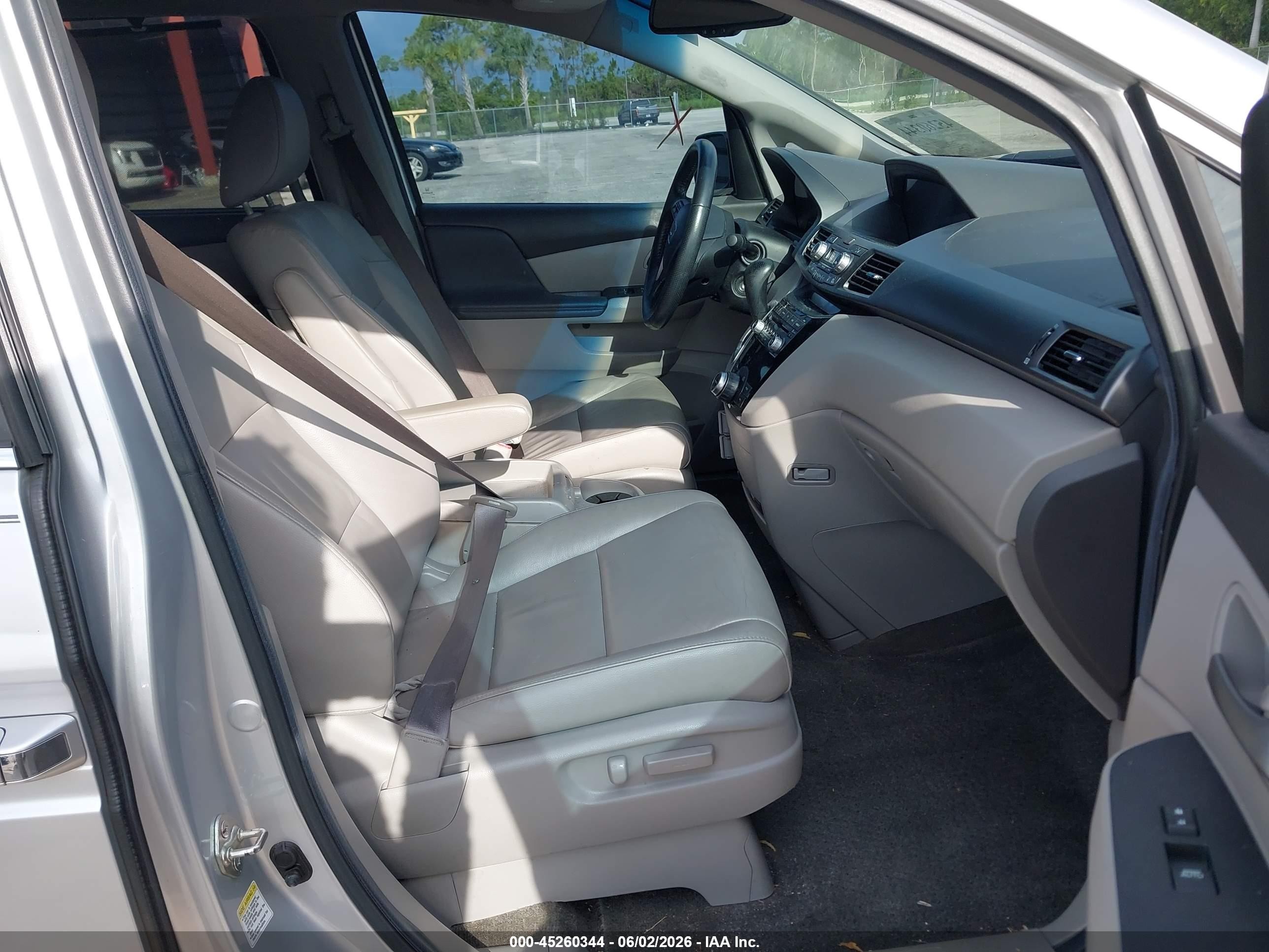 2012 Honda Odyssey Ex-l White vin: 5FNRL5H6XCB143127