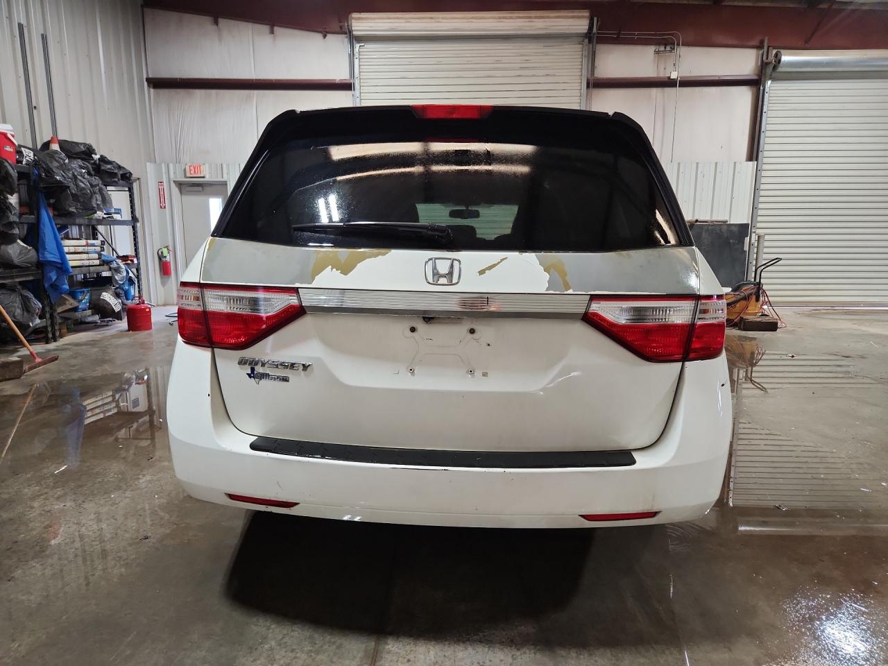 2013 Honda Odyssey Exl White vin: 5FNRL5H6XDB060394 Damage: Lift Gate, Peeling, > 12 Inches