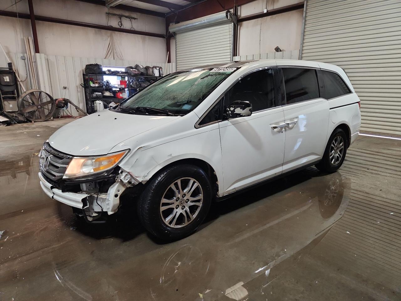 2013 Honda Odyssey Exl White vin: 5FNRL5H6XDB060394 Damage: Left Front Fender, Dent(S) W/ Paint Dmg, > 12 Inches
