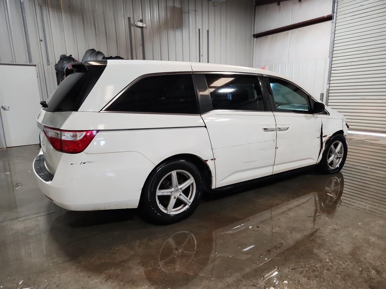 2013 Honda Odyssey Exl White vin: 5FNRL5H6XDB060394 Damage: Right Qtr Panel, Dent(S) W/ Paint Dmg, 6 To 7 Inches