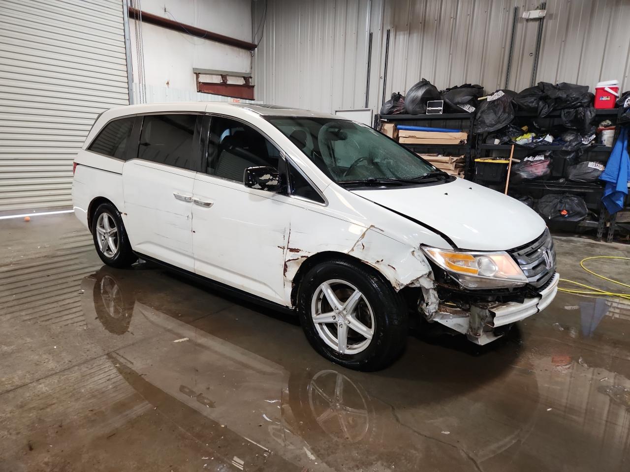 2013 Honda Odyssey Exl White vin: 5FNRL5H6XDB060394 Damage: Right Rear Door, Dent(S) W/ Paint Dmg, > 12 Inches
