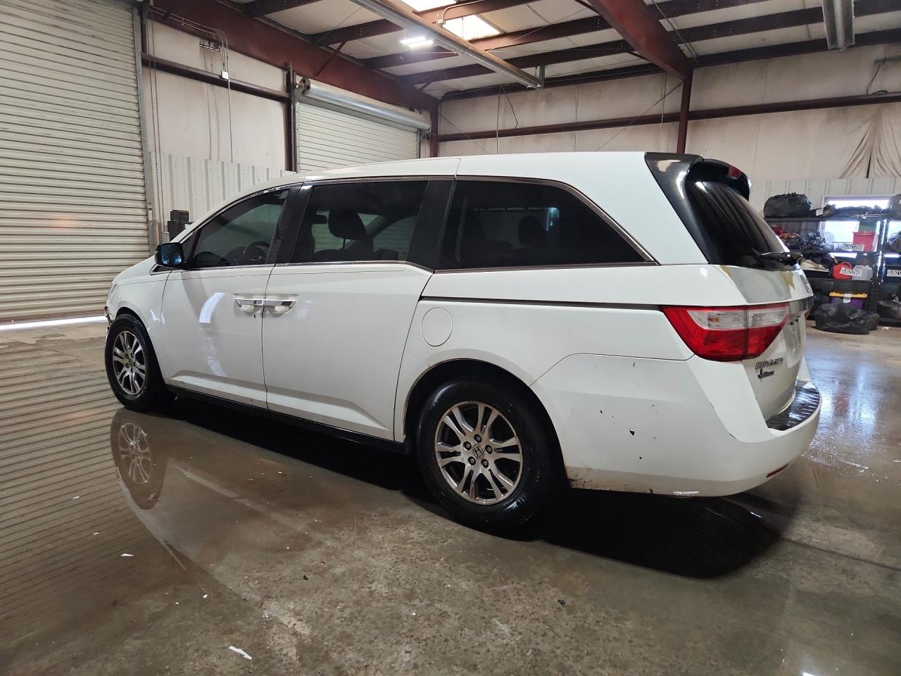 2013 Honda Odyssey Exl White vin: 5FNRL5H6XDB060394 Damage: Rear Bumper, Multiple Scratches Heavy, 6