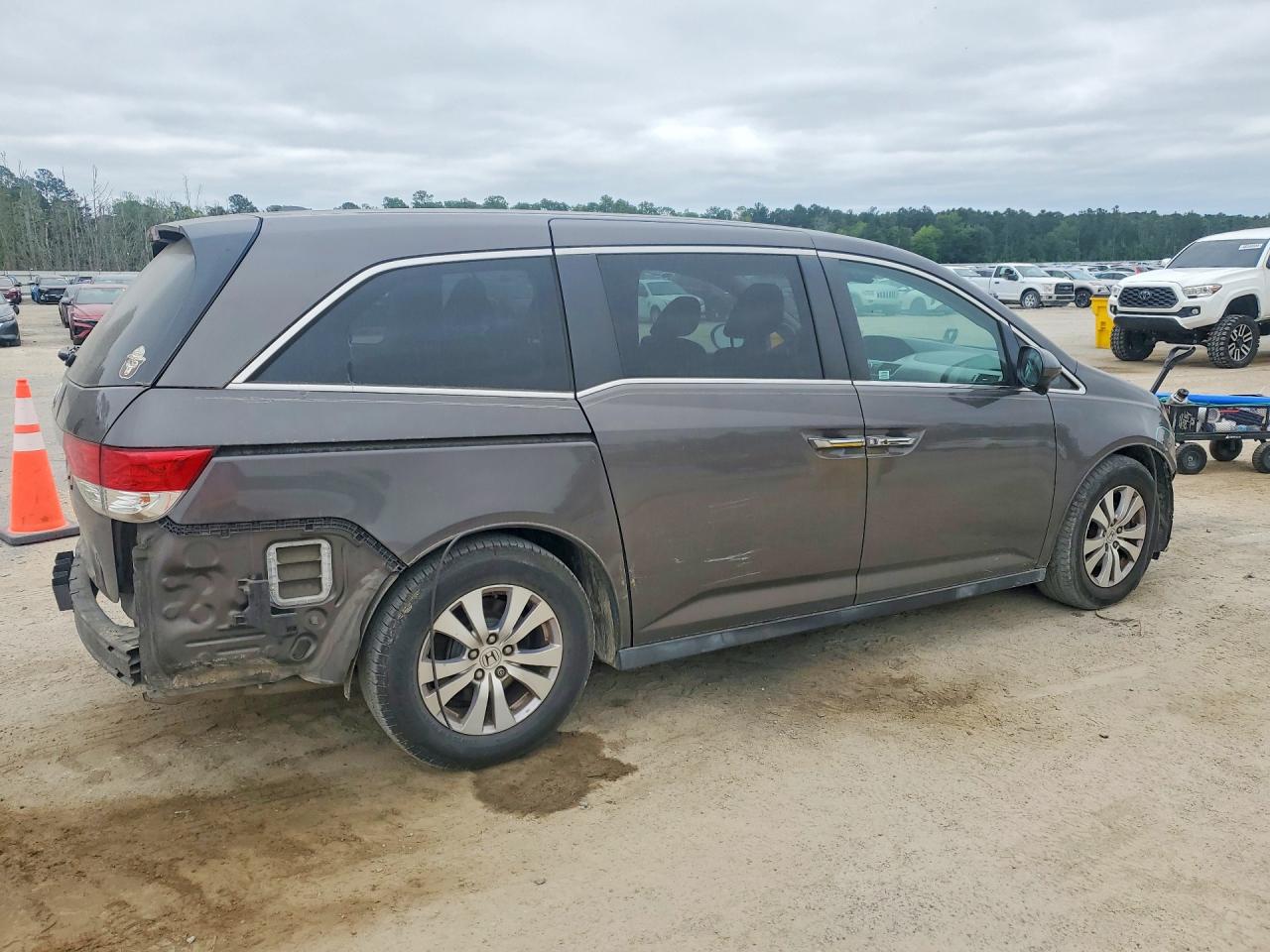 2015 Honda Oddesey Gray vin: 5FNRL5H6XFB031285