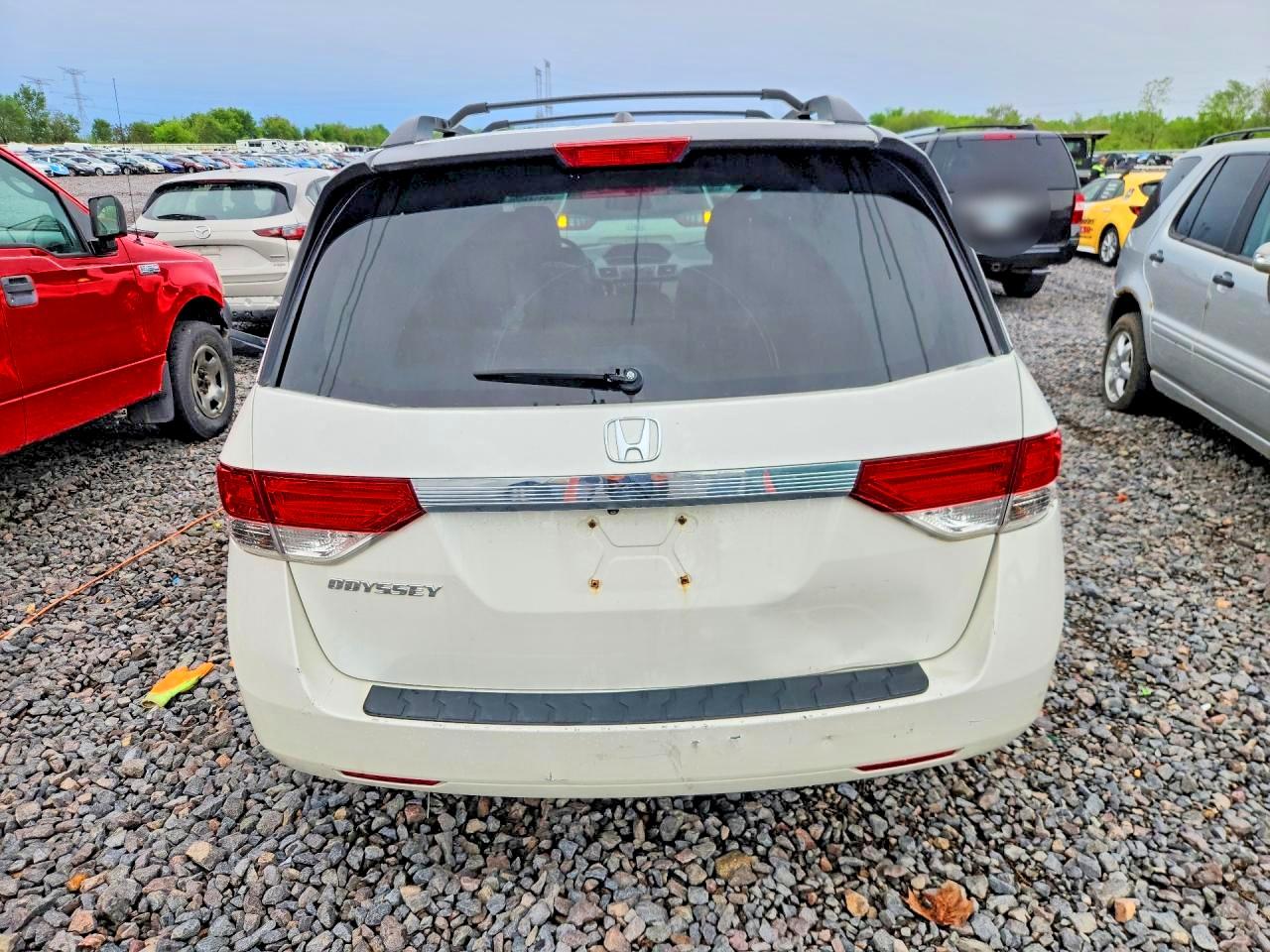 2015 Honda Odyssey White vin: 5FNRL5H6XFB096816