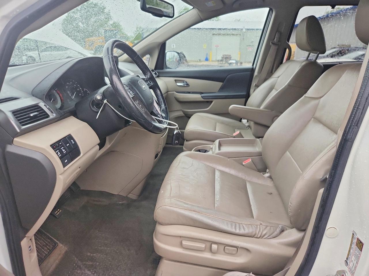 2015 Honda Odyssey White vin: 5FNRL5H6XFB096816