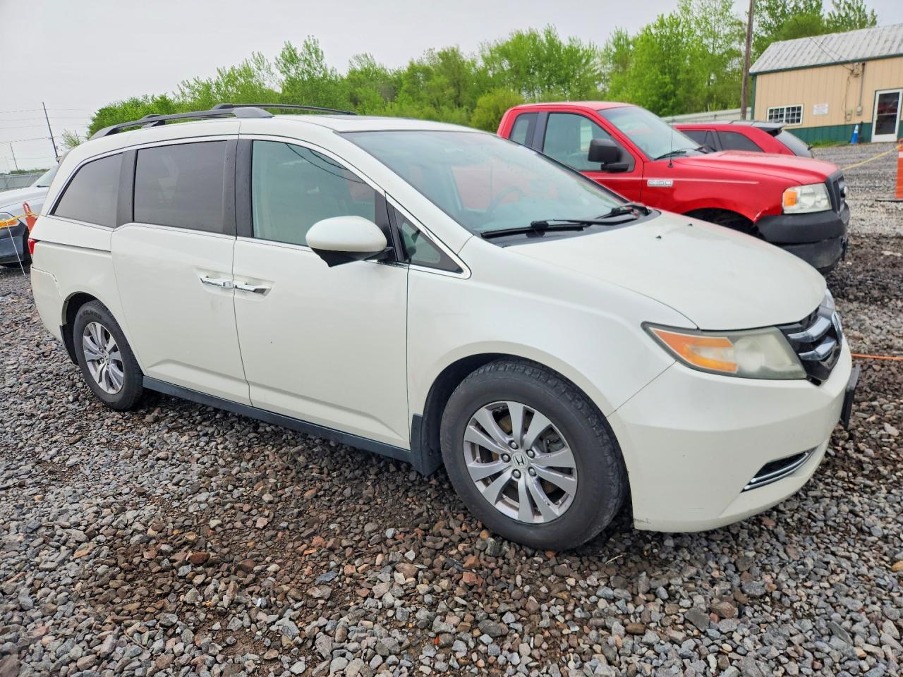 2015 Honda Odyssey White vin: 5FNRL5H6XFB096816