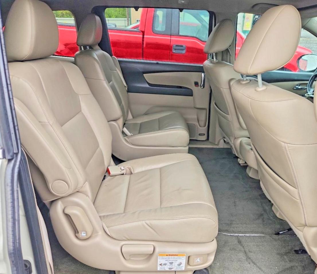 2015 Honda Odyssey White vin: 5FNRL5H6XFB096816