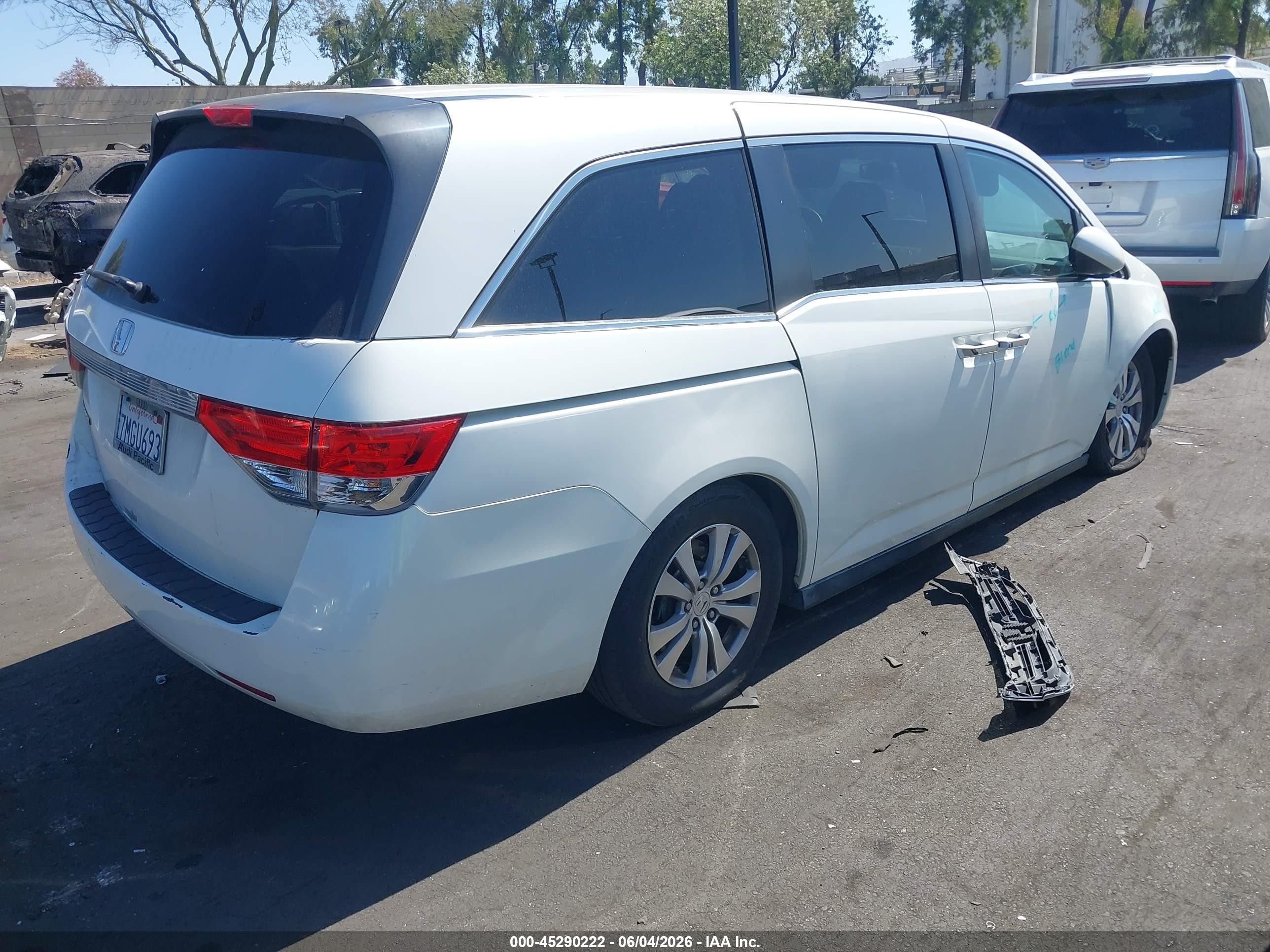 2015 Honda Odyssey Ex-l White vin: 5FNRL5H6XFB109130