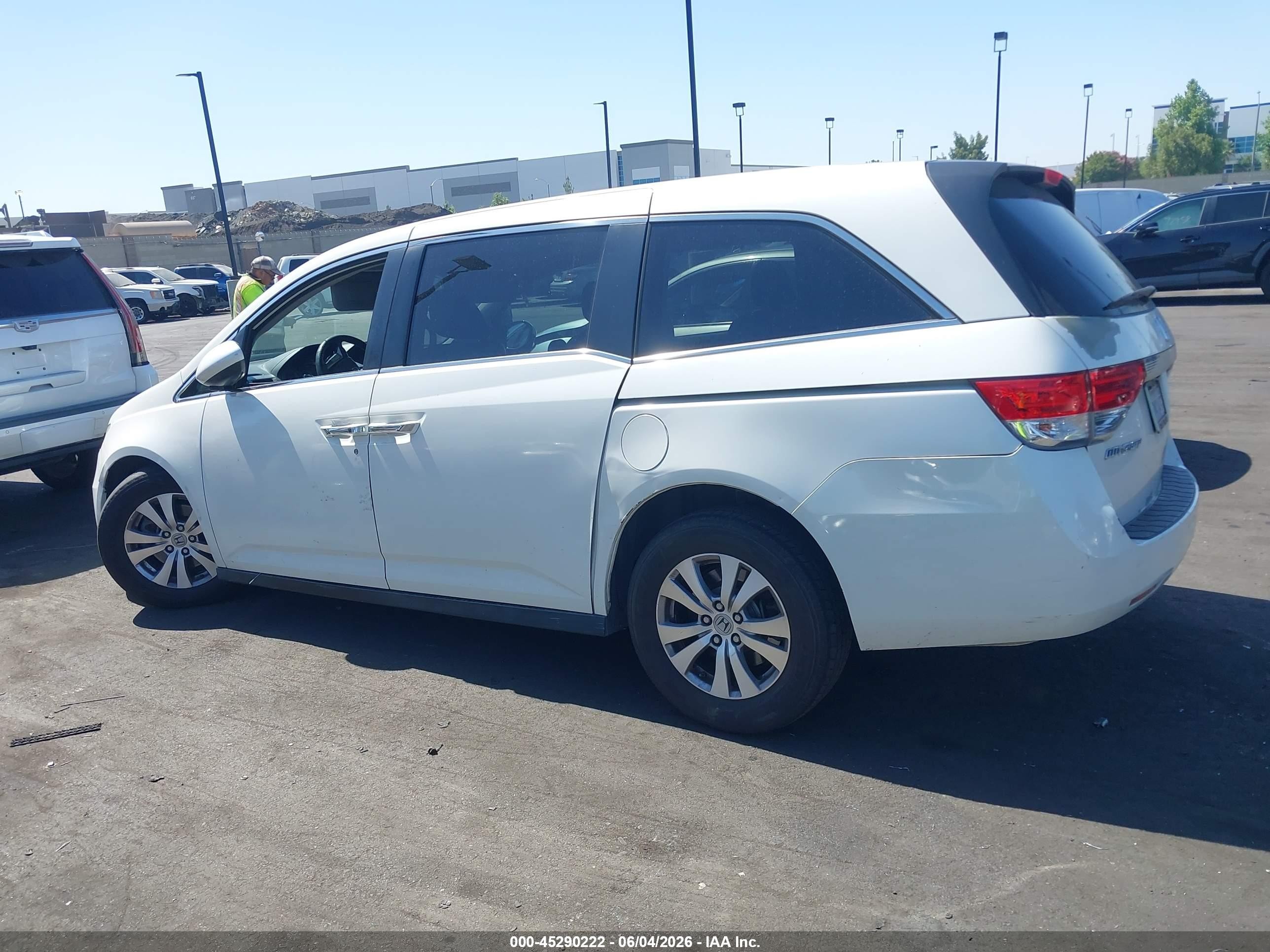 2015 Honda Odyssey Ex-l White vin: 5FNRL5H6XFB109130