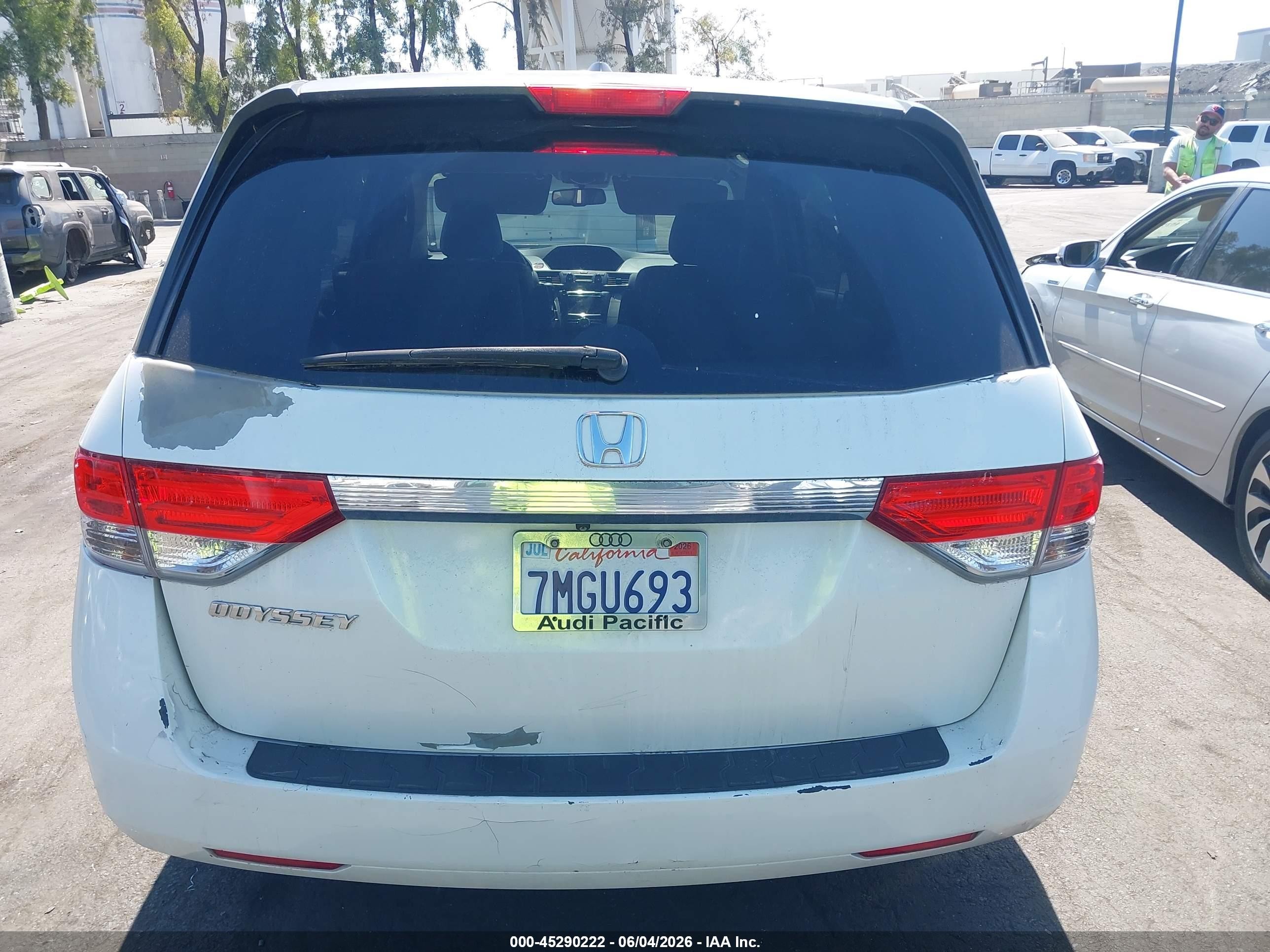 2015 Honda Odyssey Ex-l White vin: 5FNRL5H6XFB109130