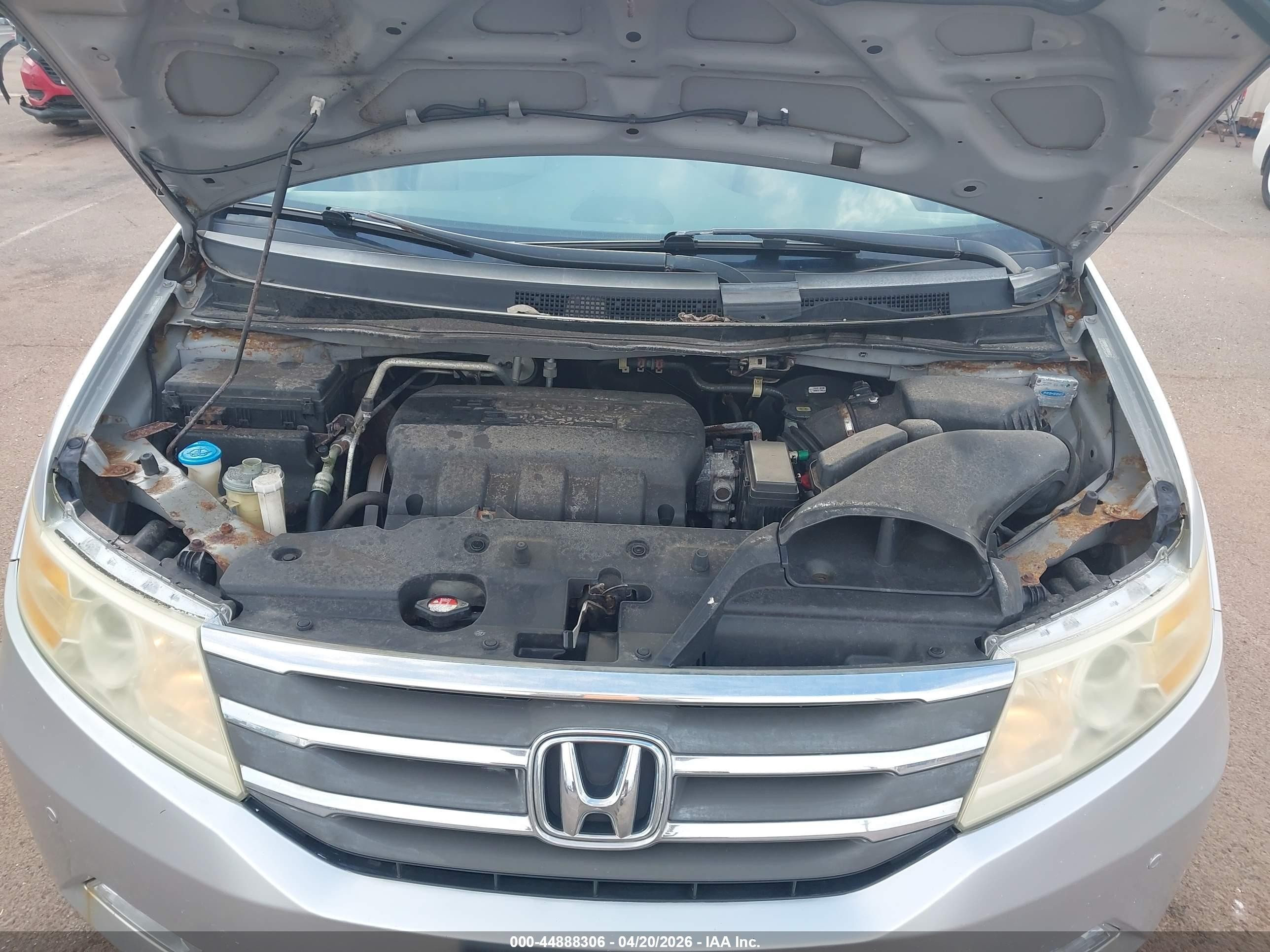 2011 Honda Odyssey Touring/touring Elite Silver vin: 5FNRL5H90BB030313