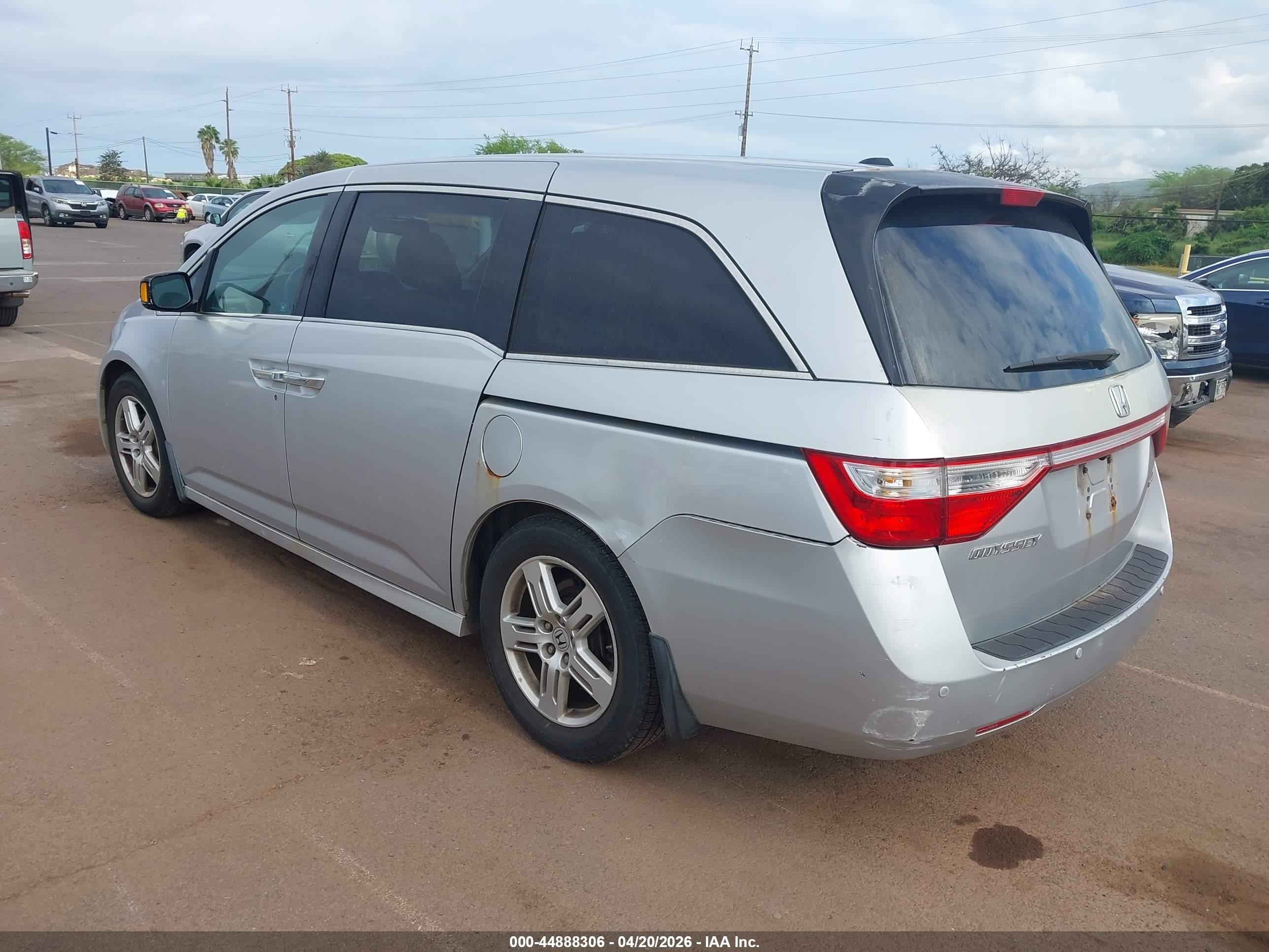2011 Honda Odyssey Touring/touring Elite Silver vin: 5FNRL5H90BB030313