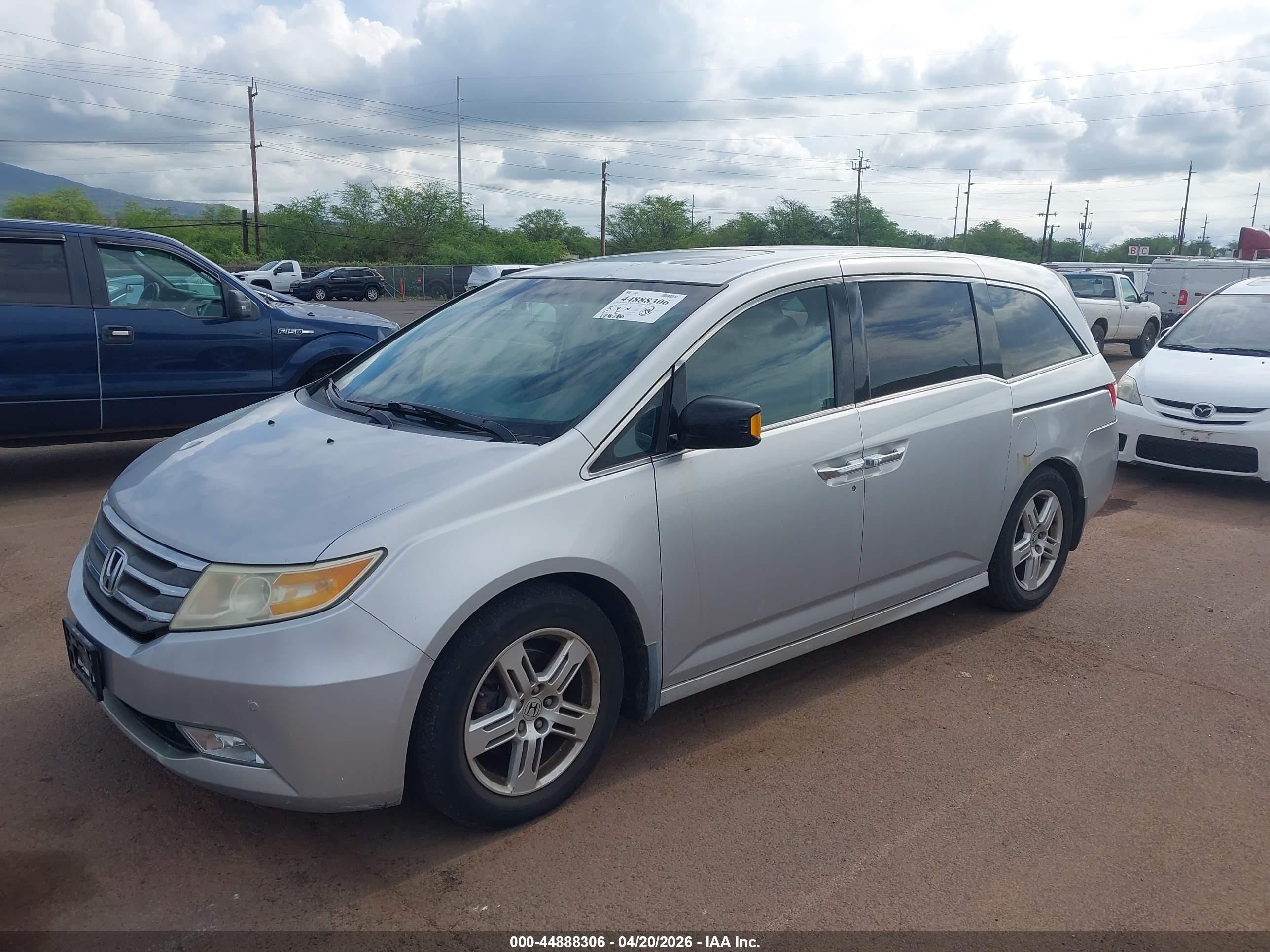 2011 Honda Odyssey Touring/touring Elite Silver vin: 5FNRL5H90BB030313
