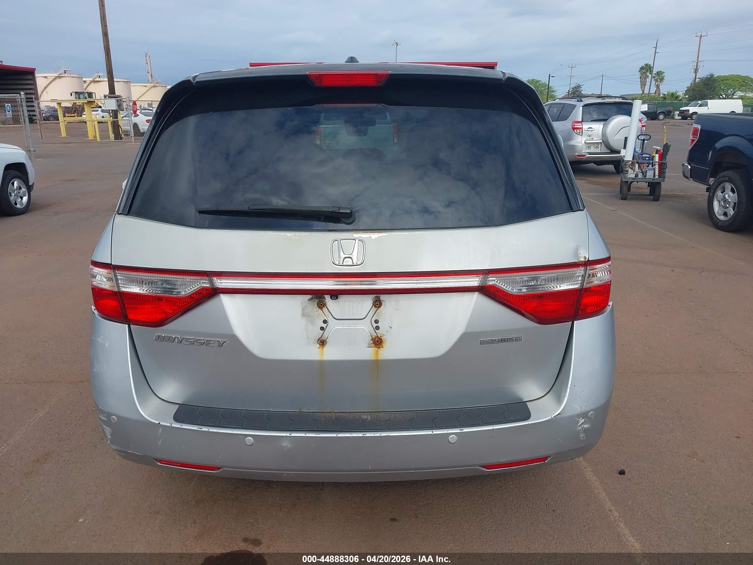 2011 Honda Odyssey Touring/touring Elite Silver vin: 5FNRL5H90BB030313