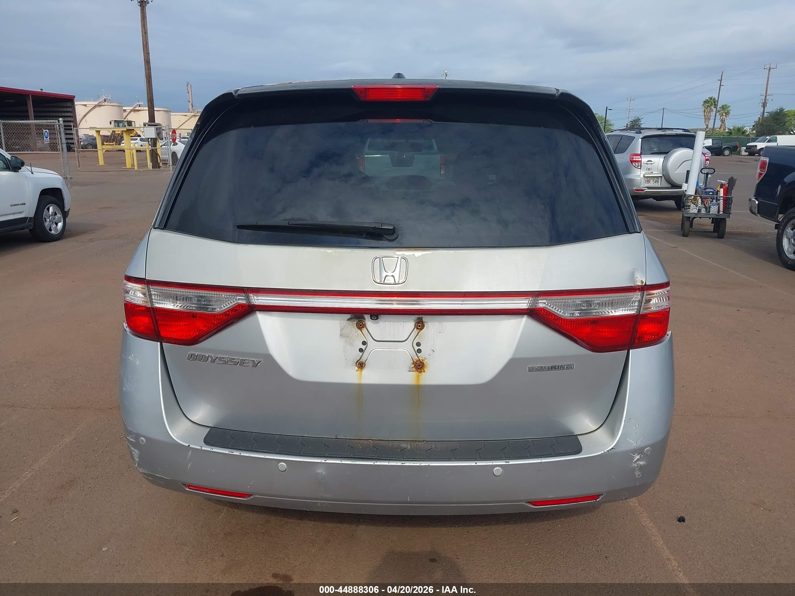2011 Honda Odyssey Touring/touring Elite Silver vin: 5FNRL5H90BB030313