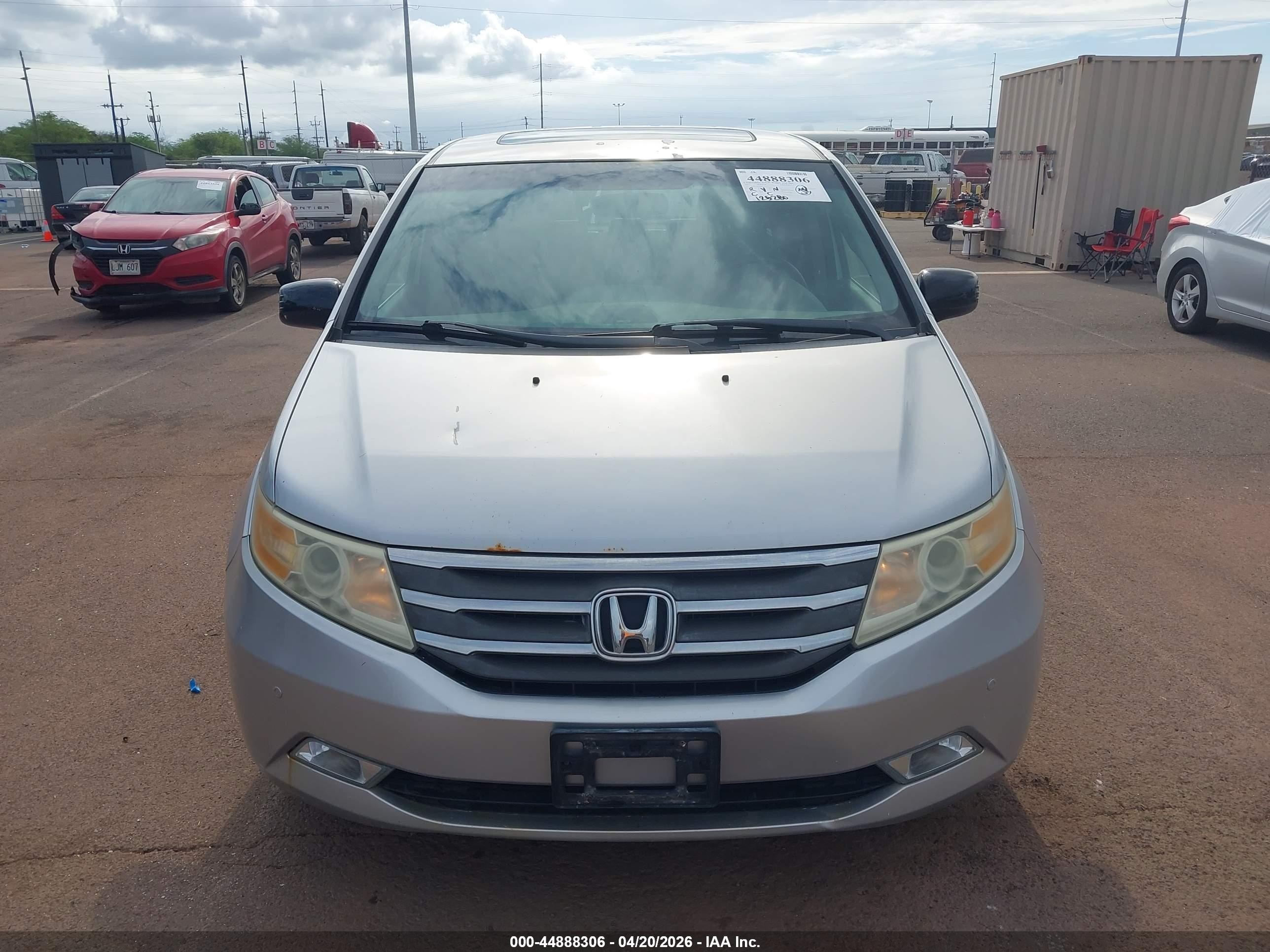 2011 Honda Odyssey Touring/touring Elite Silver vin: 5FNRL5H90BB030313